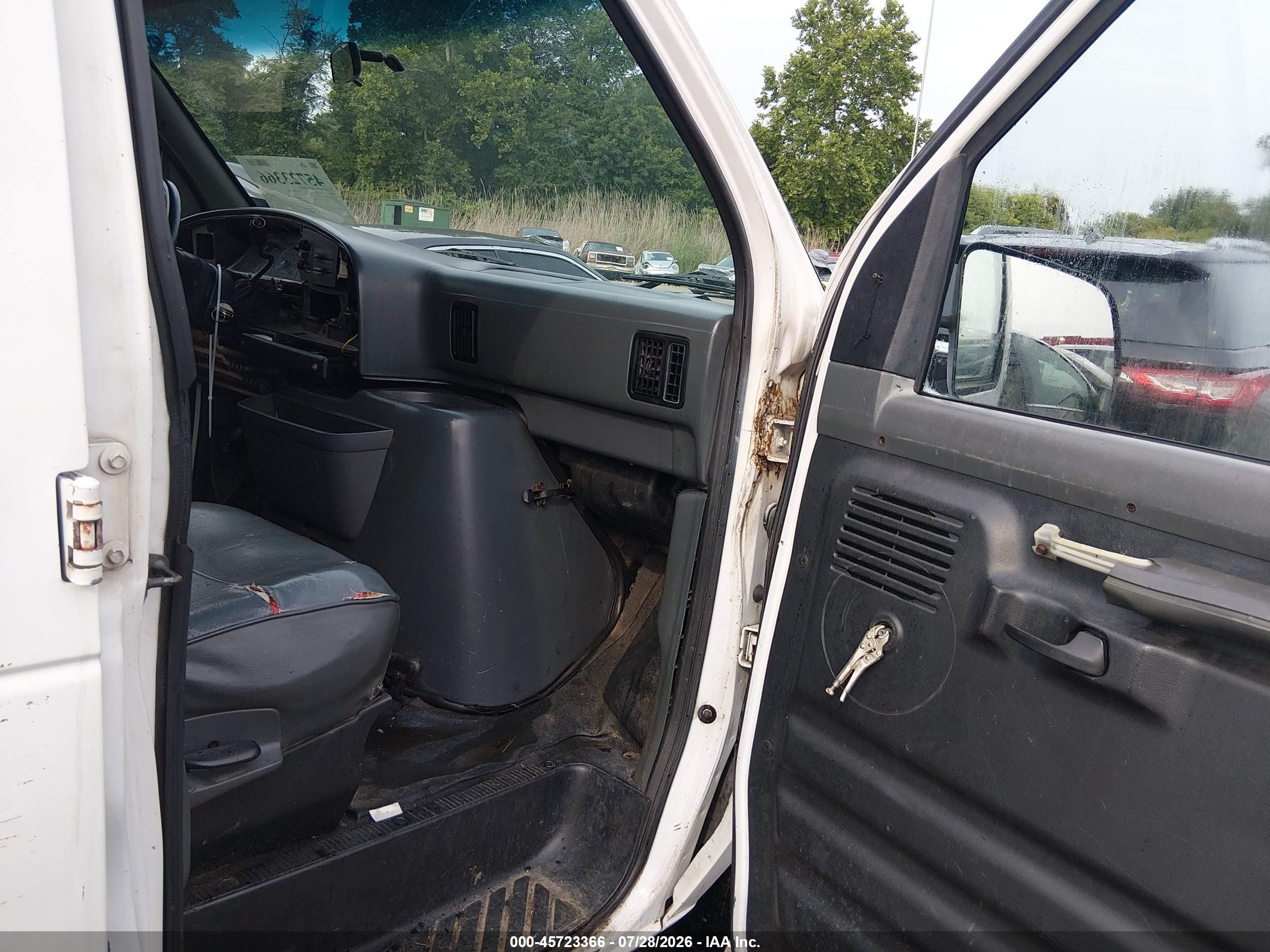 1996 Ford Econoline E350 Super Duty White vin: 1FBJS31H7THA97468
