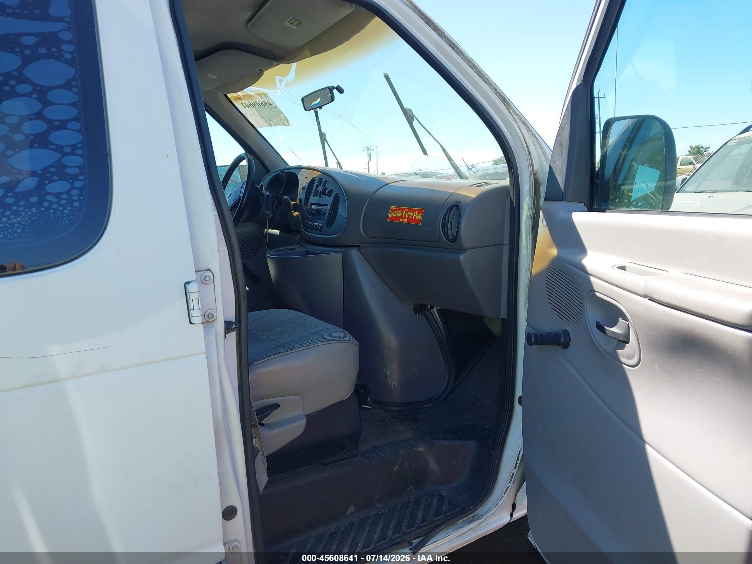 1997 Ford Club Wagon Xl/xlt White vin: 1FBJS31L0VHB81333