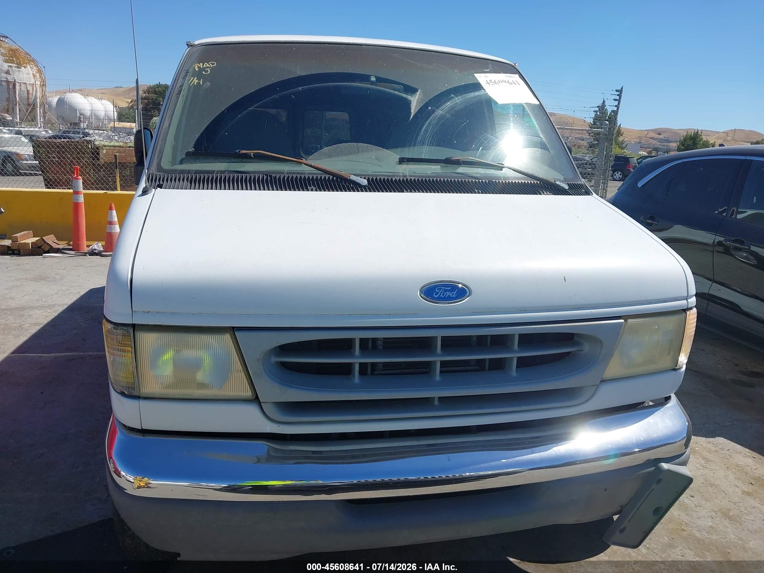 1997 Ford Club Wagon Xl/xlt White vin: 1FBJS31L0VHB81333