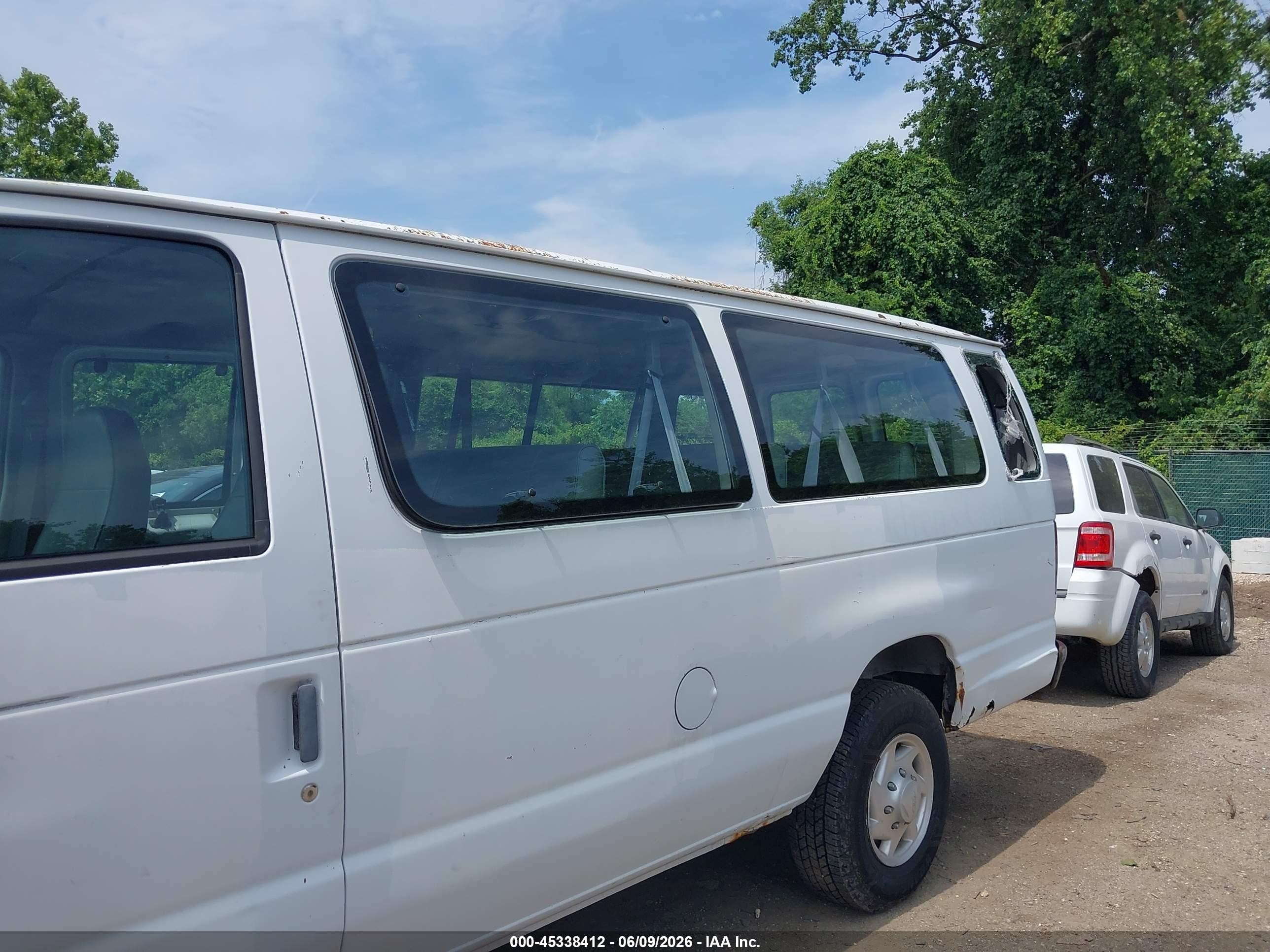 1997 Ford Club Wagon Xl/xlt White vin: 1FBJS31L5VHA48275