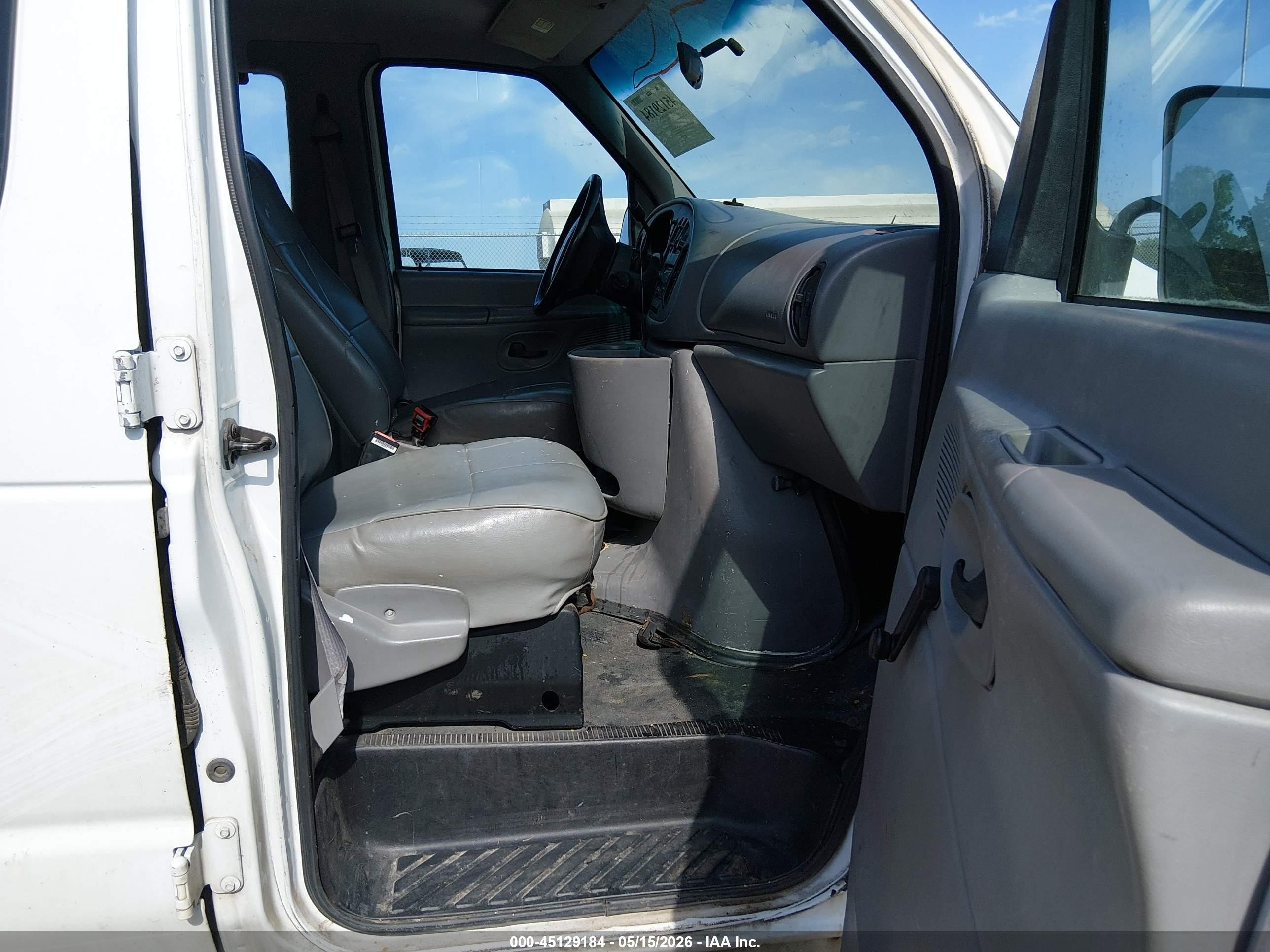 1997 Ford Club Wagon Xl/xlt White vin: 1FBJS31L5VHB79870