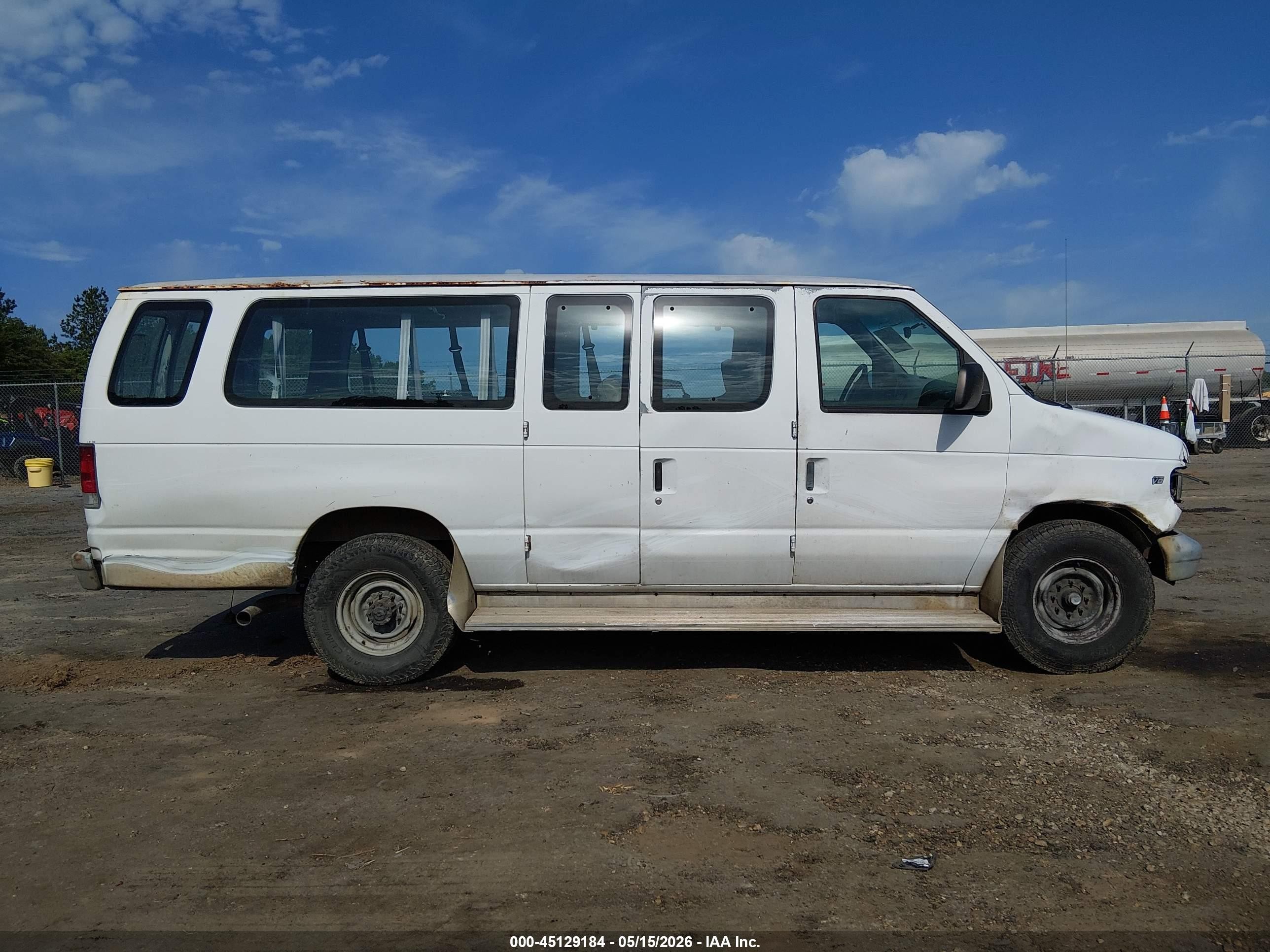 1997 Ford Club Wagon Xl/xlt White vin: 1FBJS31L5VHB79870