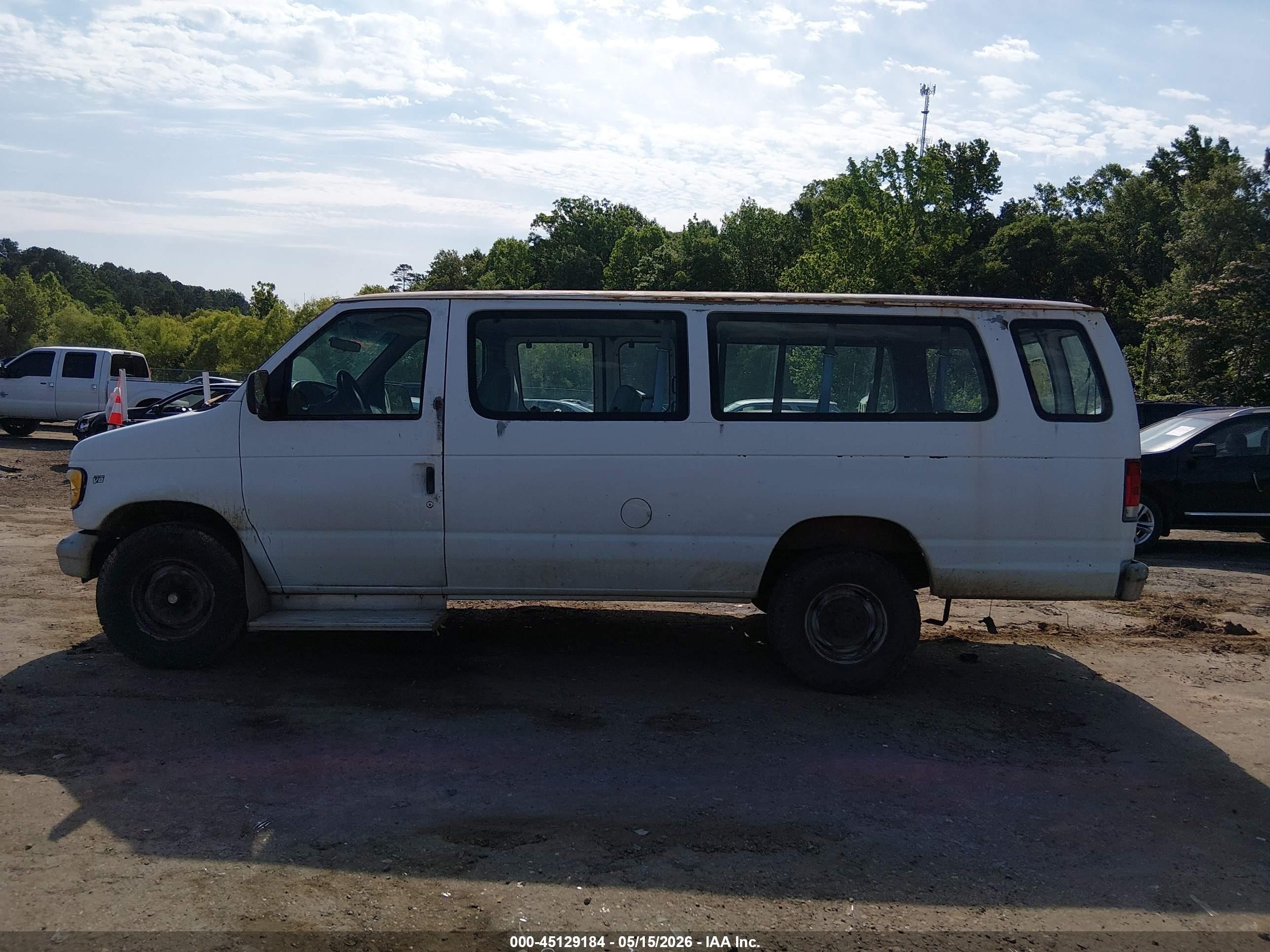 1997 Ford Club Wagon Xl/xlt White vin: 1FBJS31L5VHB79870