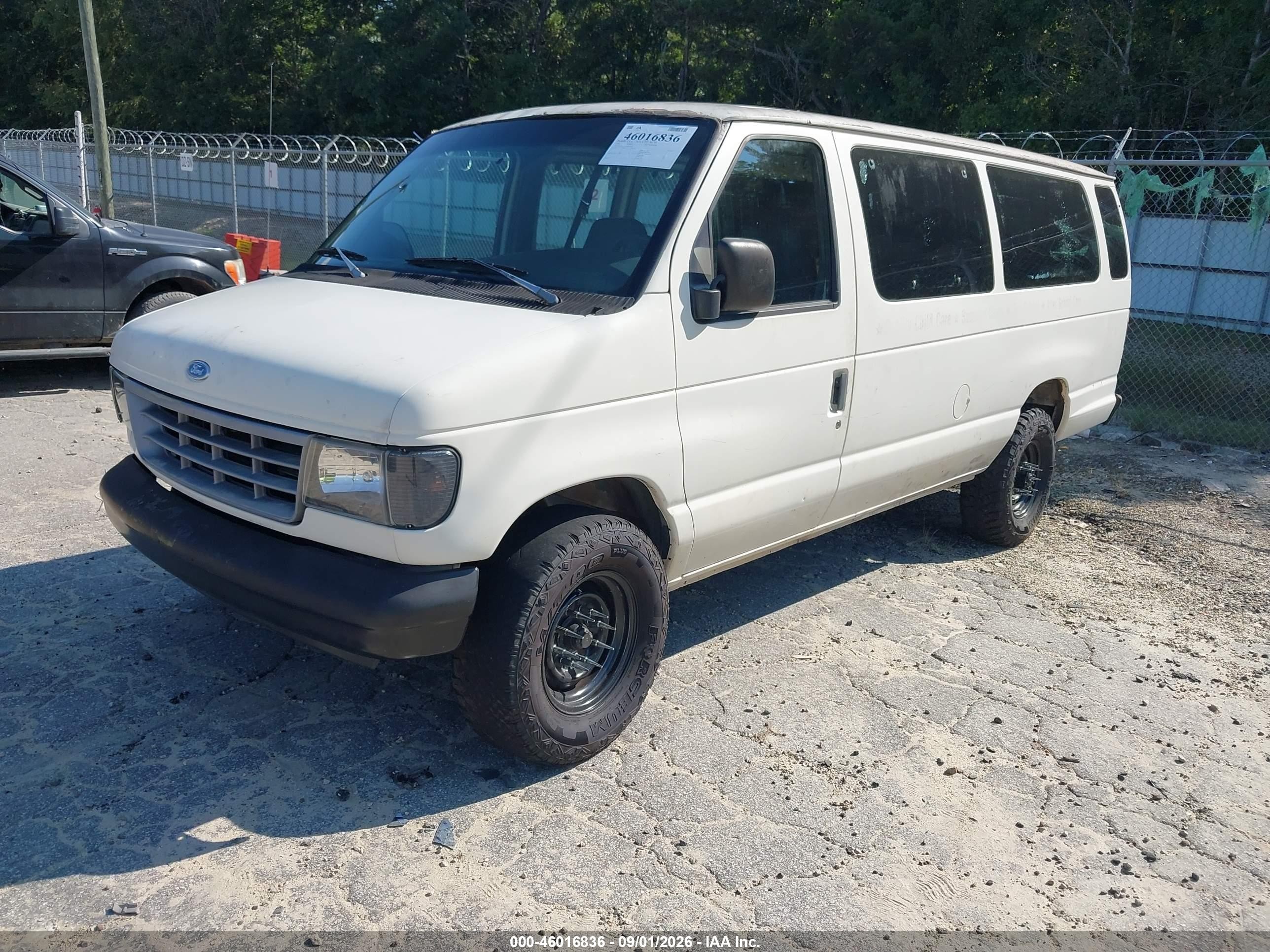 1994 Ford Econoline E350 Super Duty White vin: 1FBJS31Y3RHA87030