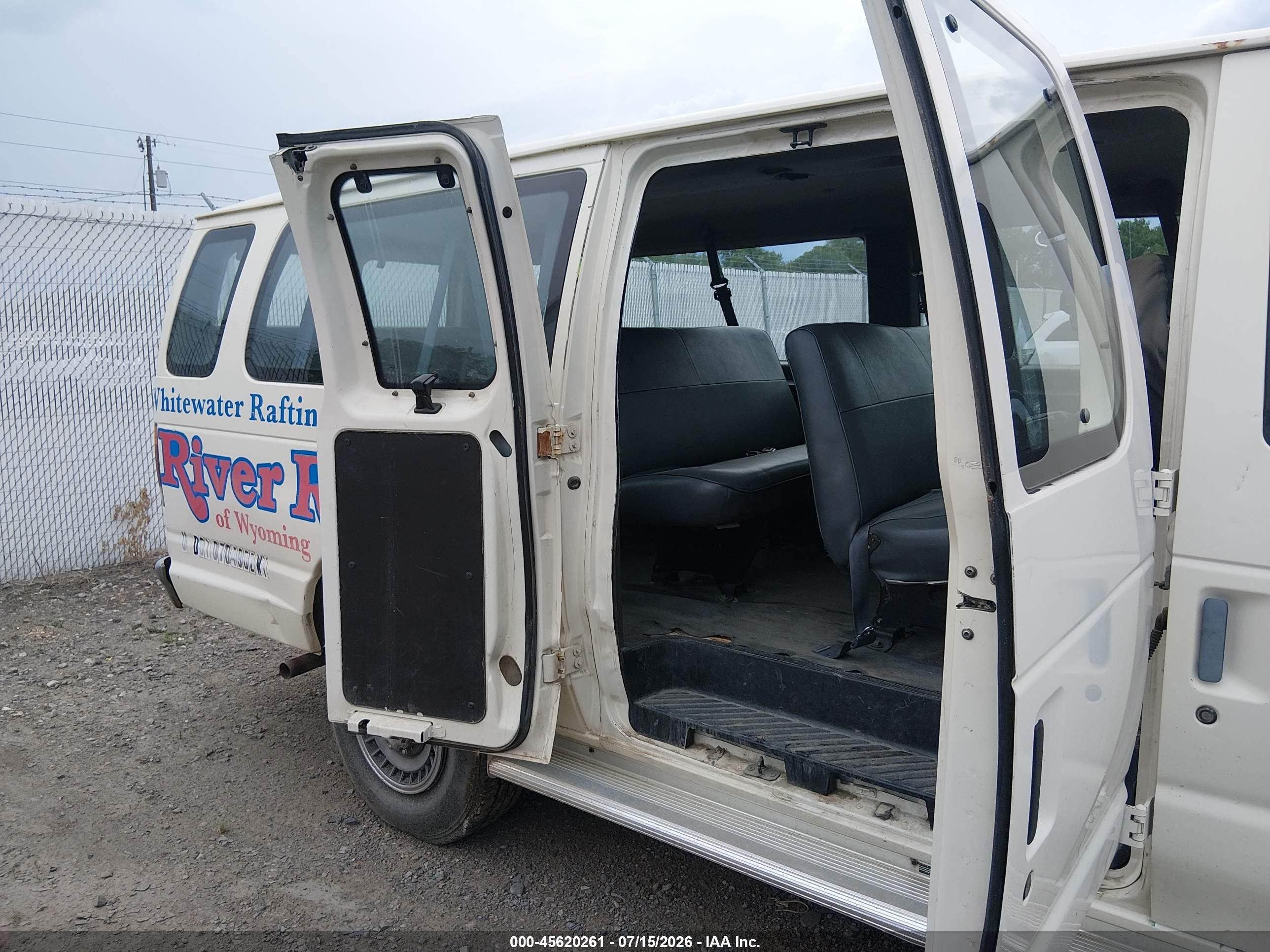 1994 Ford Econoline E350 Super Duty Cream vin: 1FBJS31Y5RHB52587