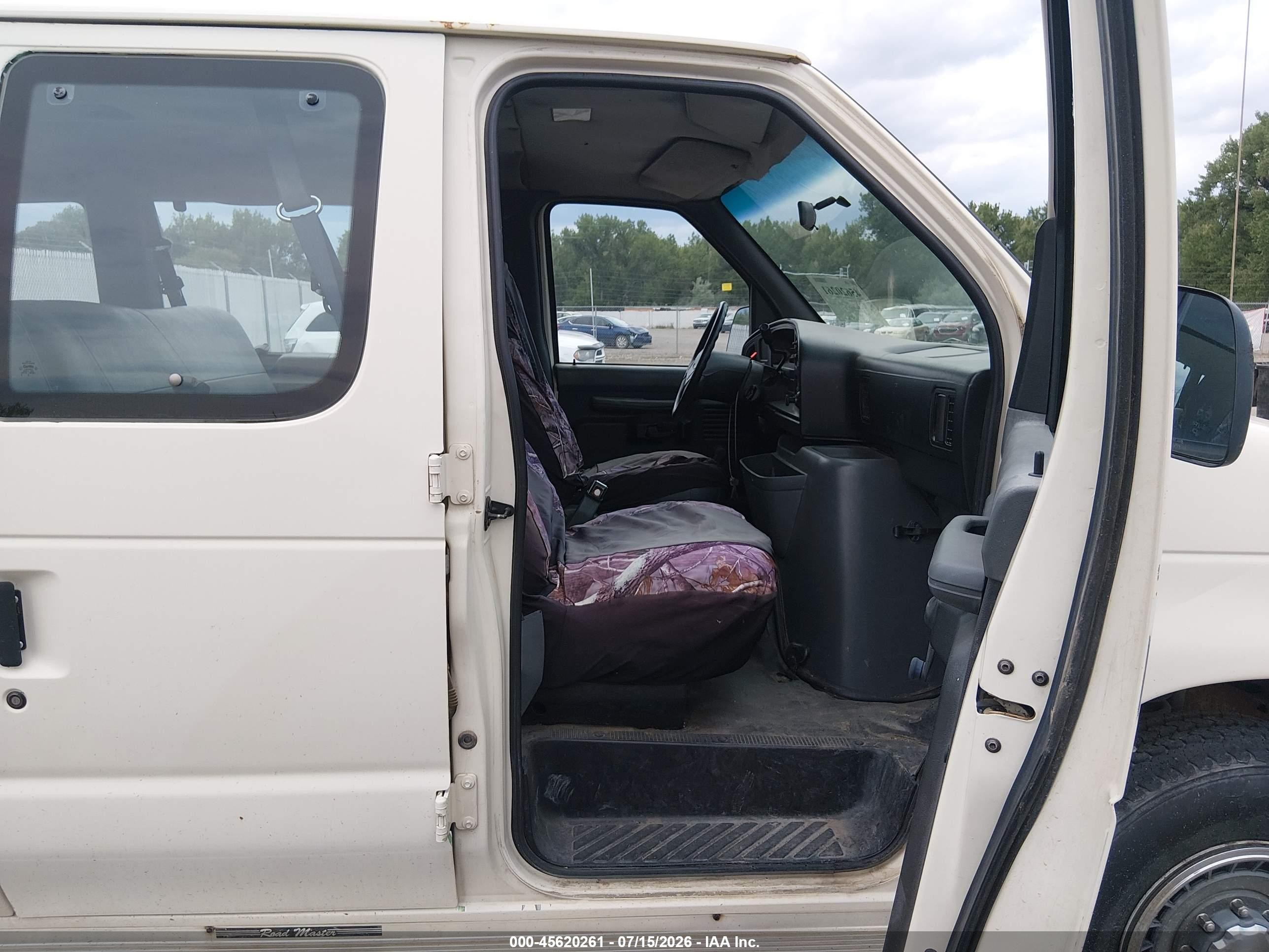 1994 Ford Econoline E350 Super Duty Cream vin: 1FBJS31Y5RHB52587