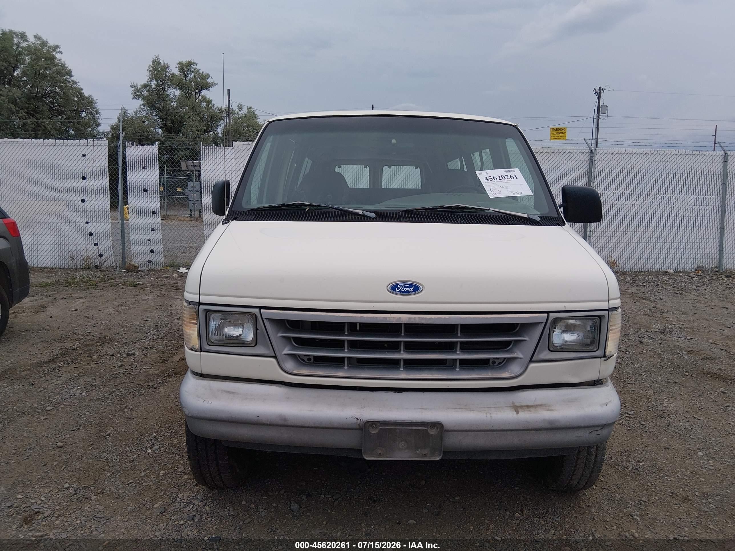 1994 Ford Econoline E350 Super Duty Cream vin: 1FBJS31Y5RHB52587