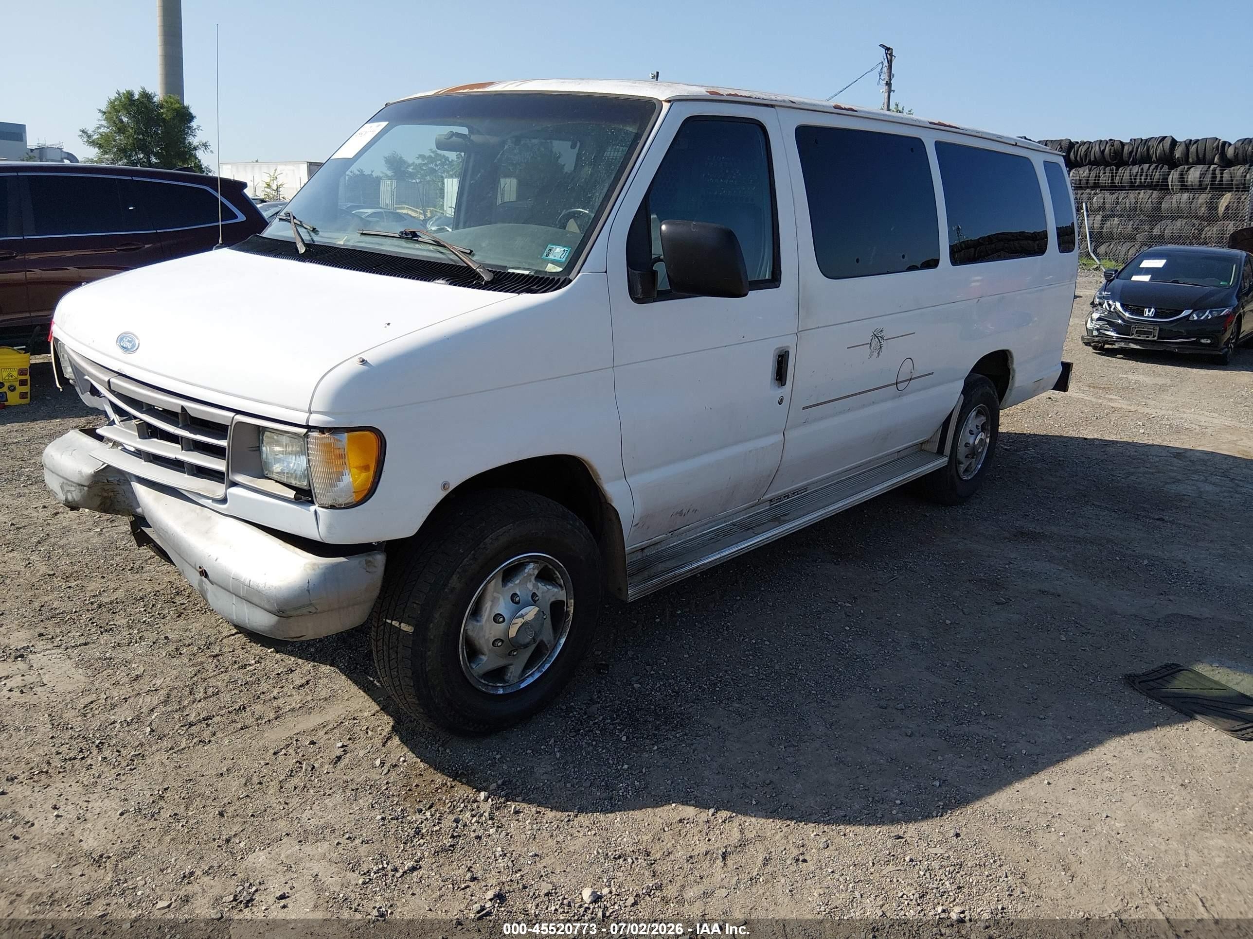 1996 Ford Econoline E350 Super Duty White vin: 1FBJS31Y8THB00779