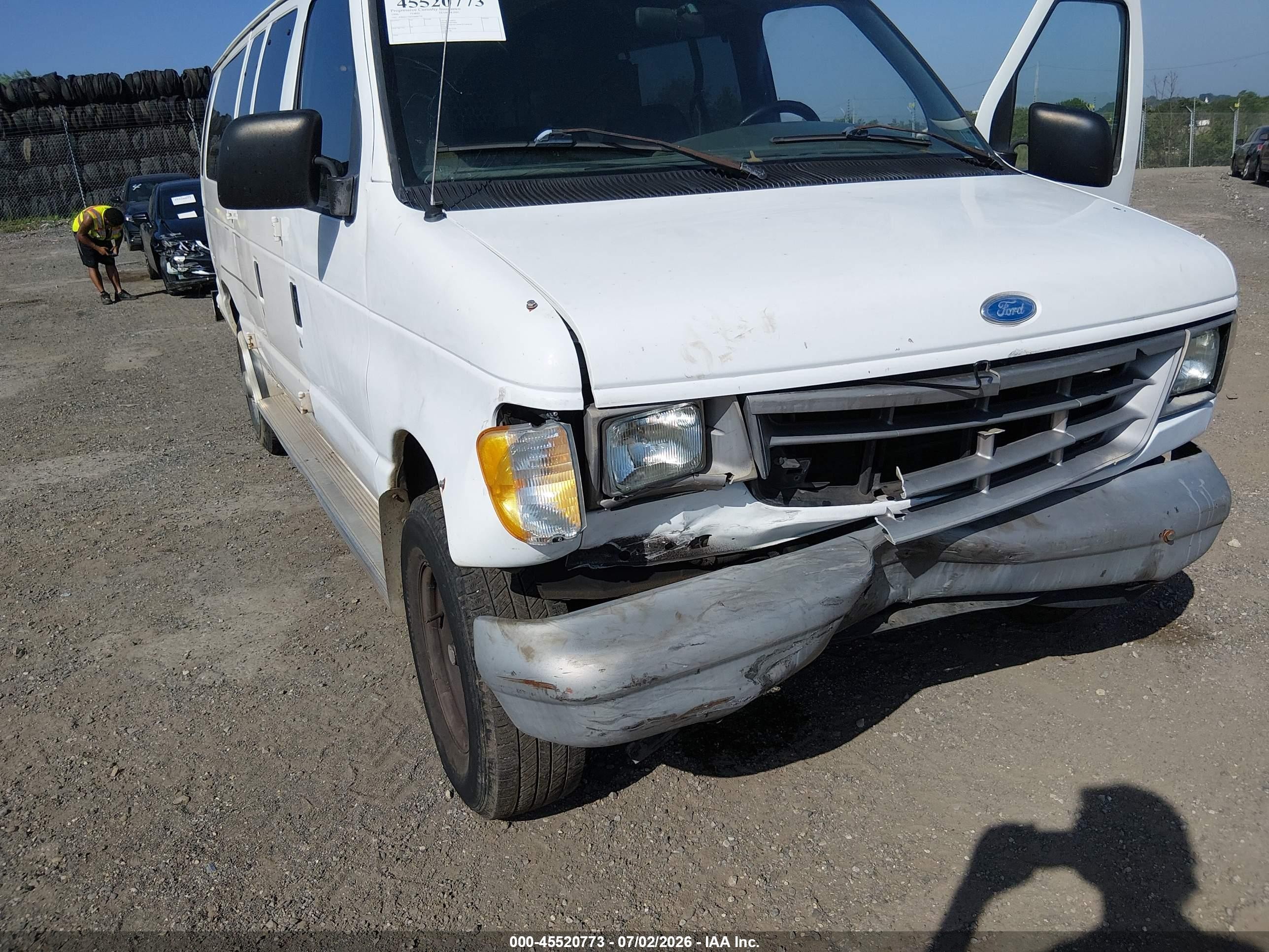 1996 Ford Econoline E350 Super Duty White vin: 1FBJS31Y8THB00779