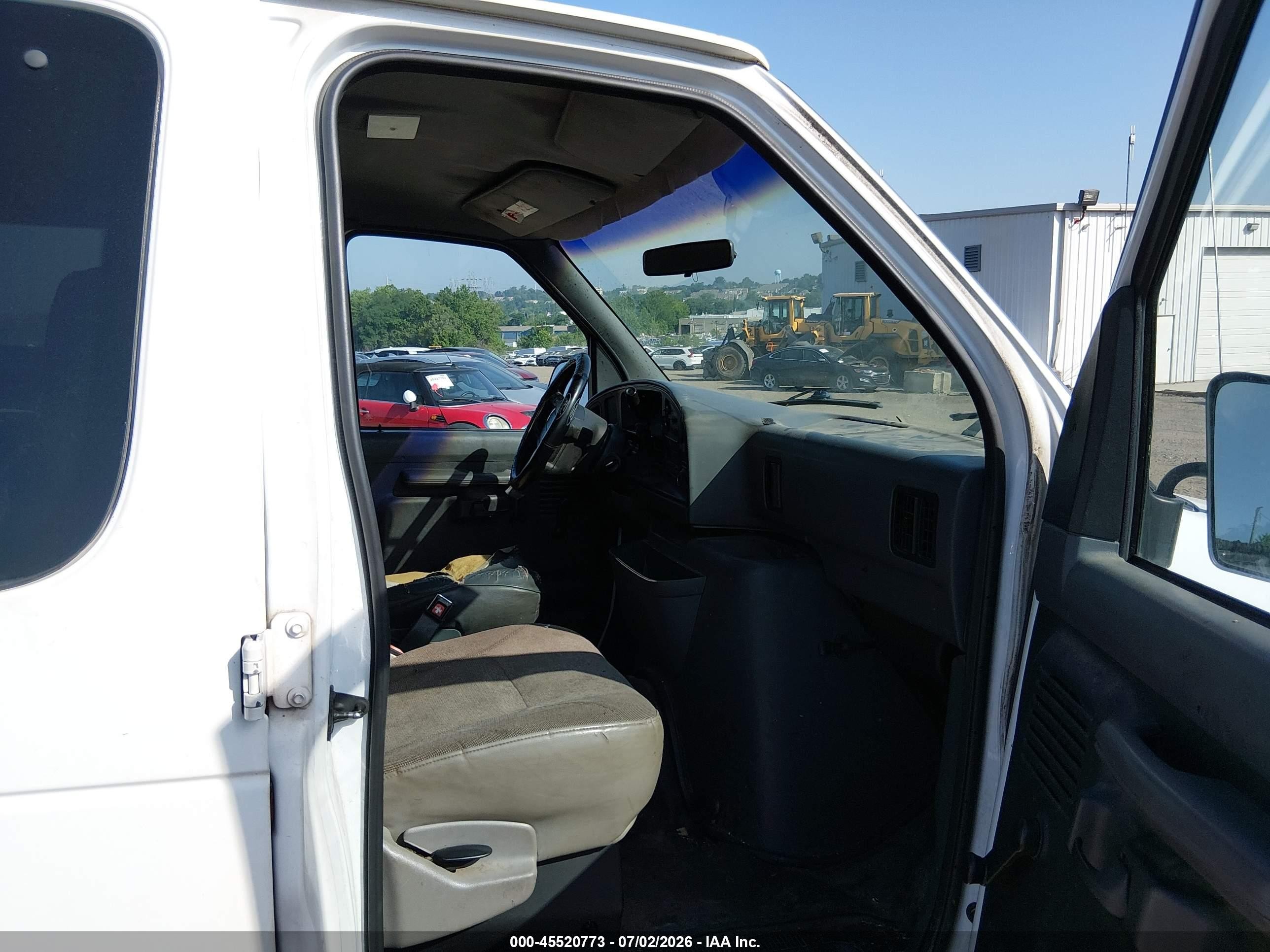 1996 Ford Econoline E350 Super Duty White vin: 1FBJS31Y8THB00779