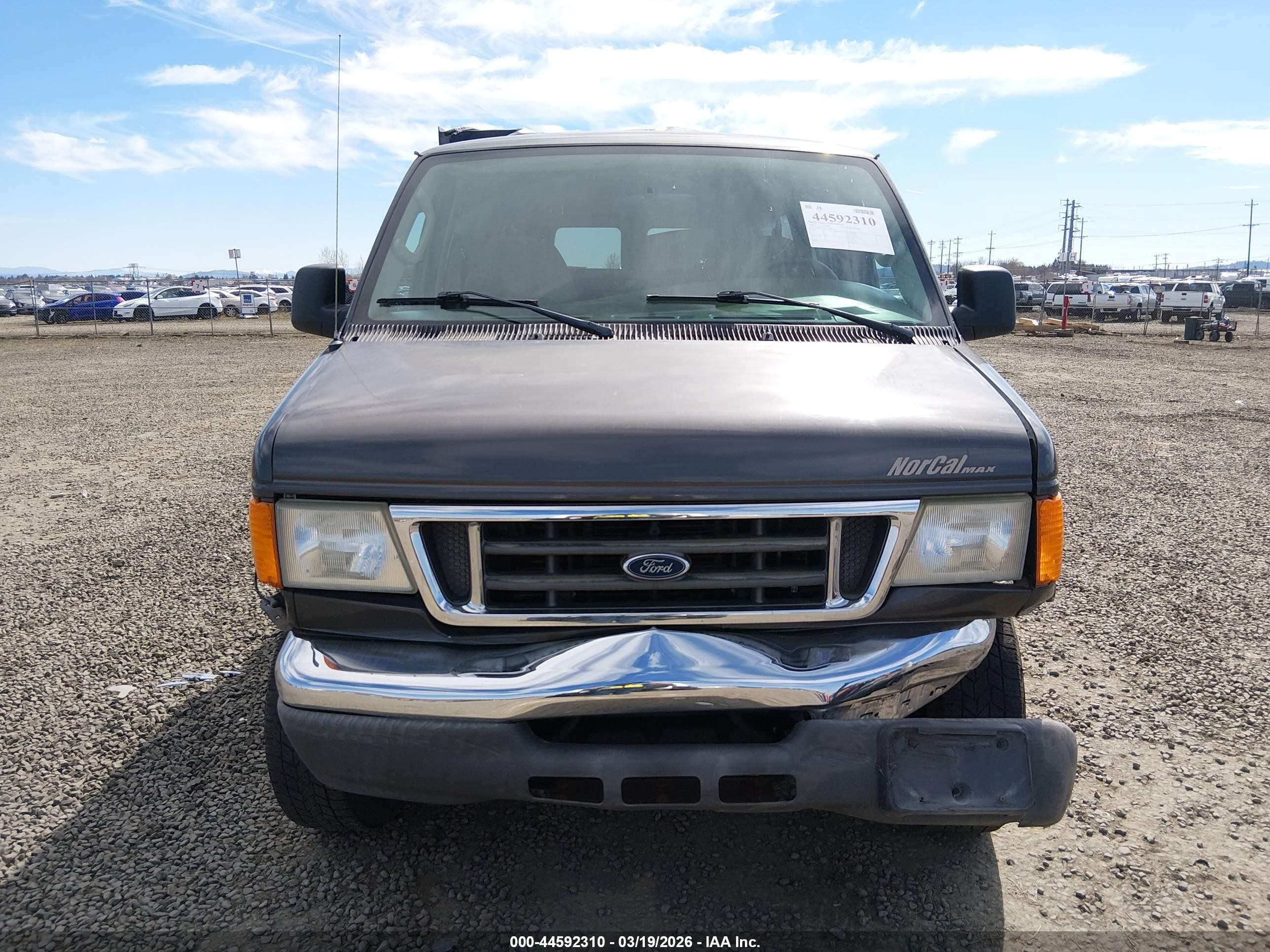 2005 Ford E-350 Super Duty Chateau/xl/xlt Gray vin: 1FBNE31L05HA66272