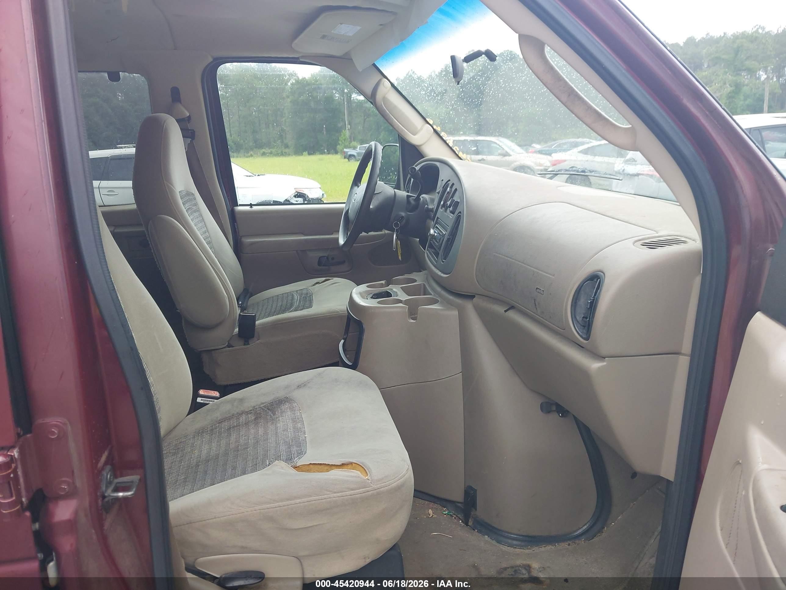 2005 Ford E-350 Super Duty Chateau/xl/xlt Burgundy vin: 1FBNE31L05HB07807