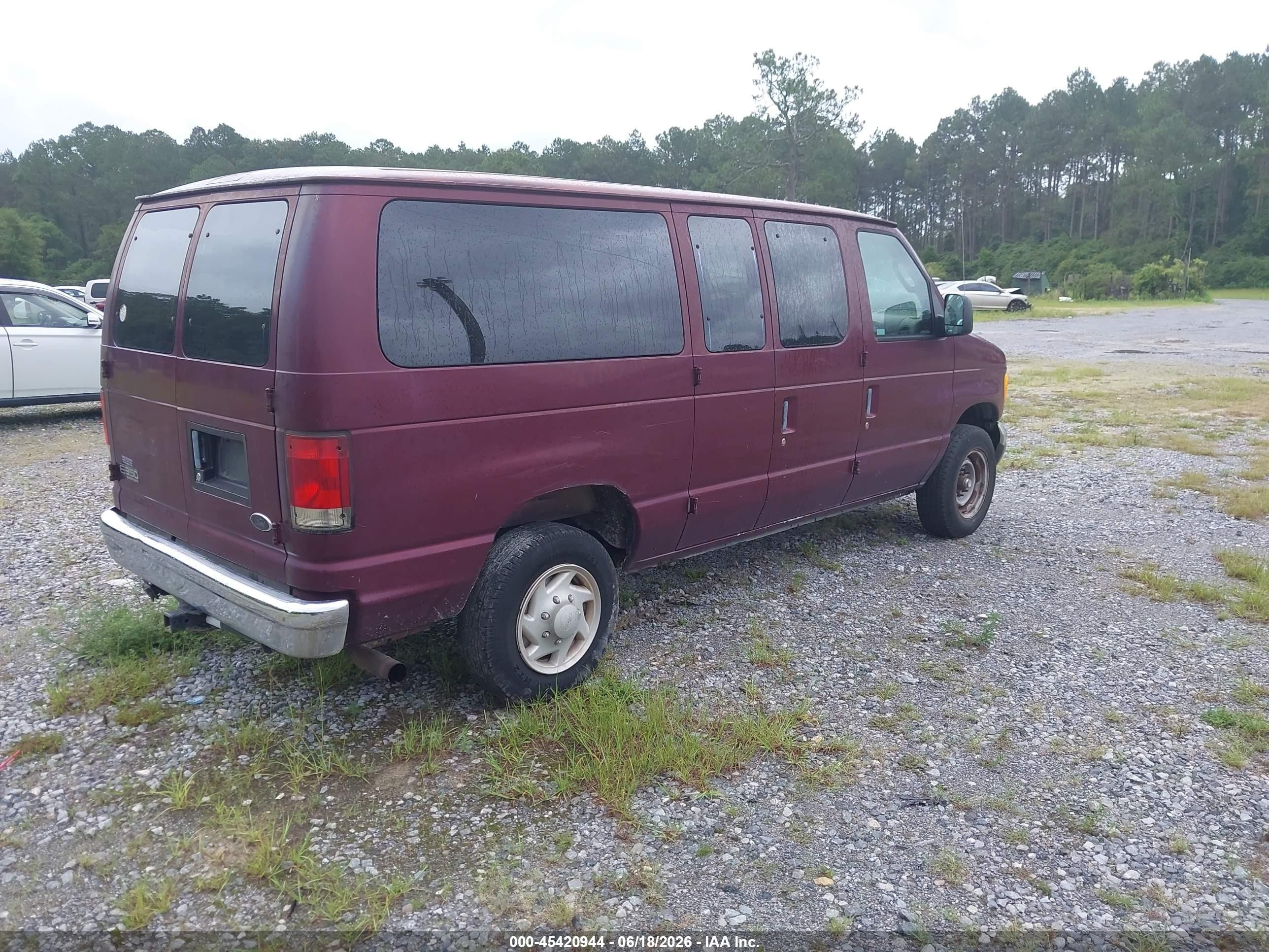 2005 Ford E-350 Super Duty Chateau/xl/xlt Burgundy vin: 1FBNE31L05HB07807