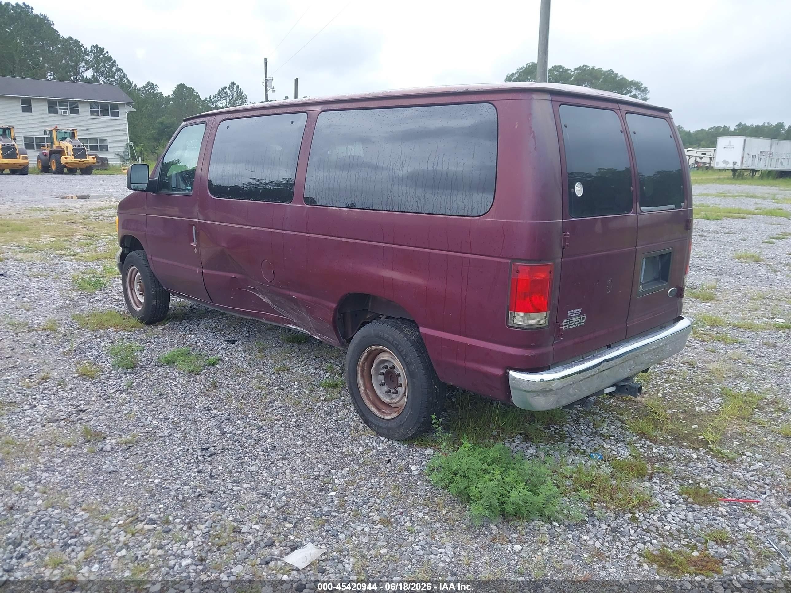 2005 Ford E-350 Super Duty Chateau/xl/xlt Burgundy vin: 1FBNE31L05HB07807