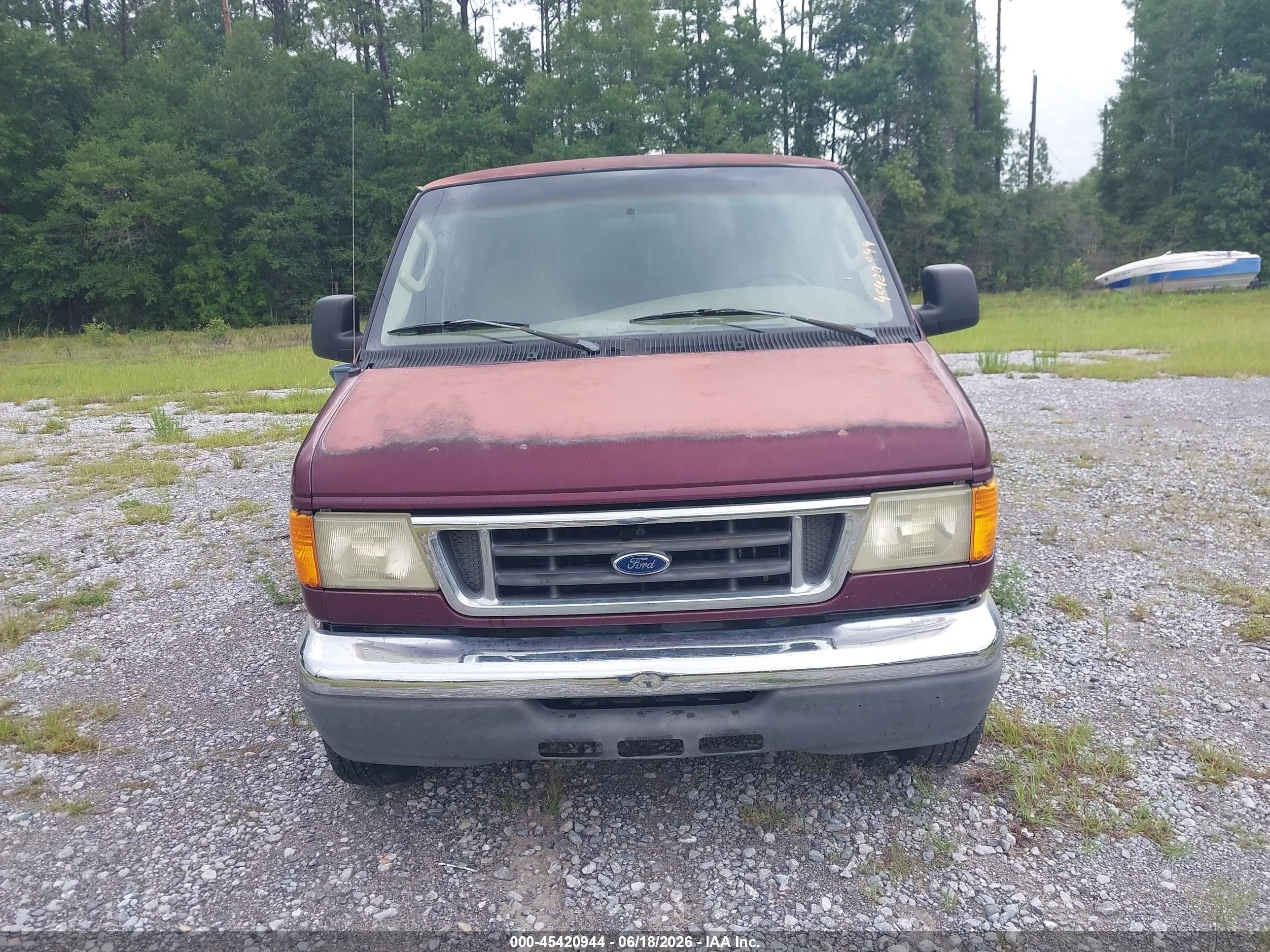 2005 Ford E-350 Super Duty Chateau/xl/xlt Burgundy vin: 1FBNE31L05HB07807