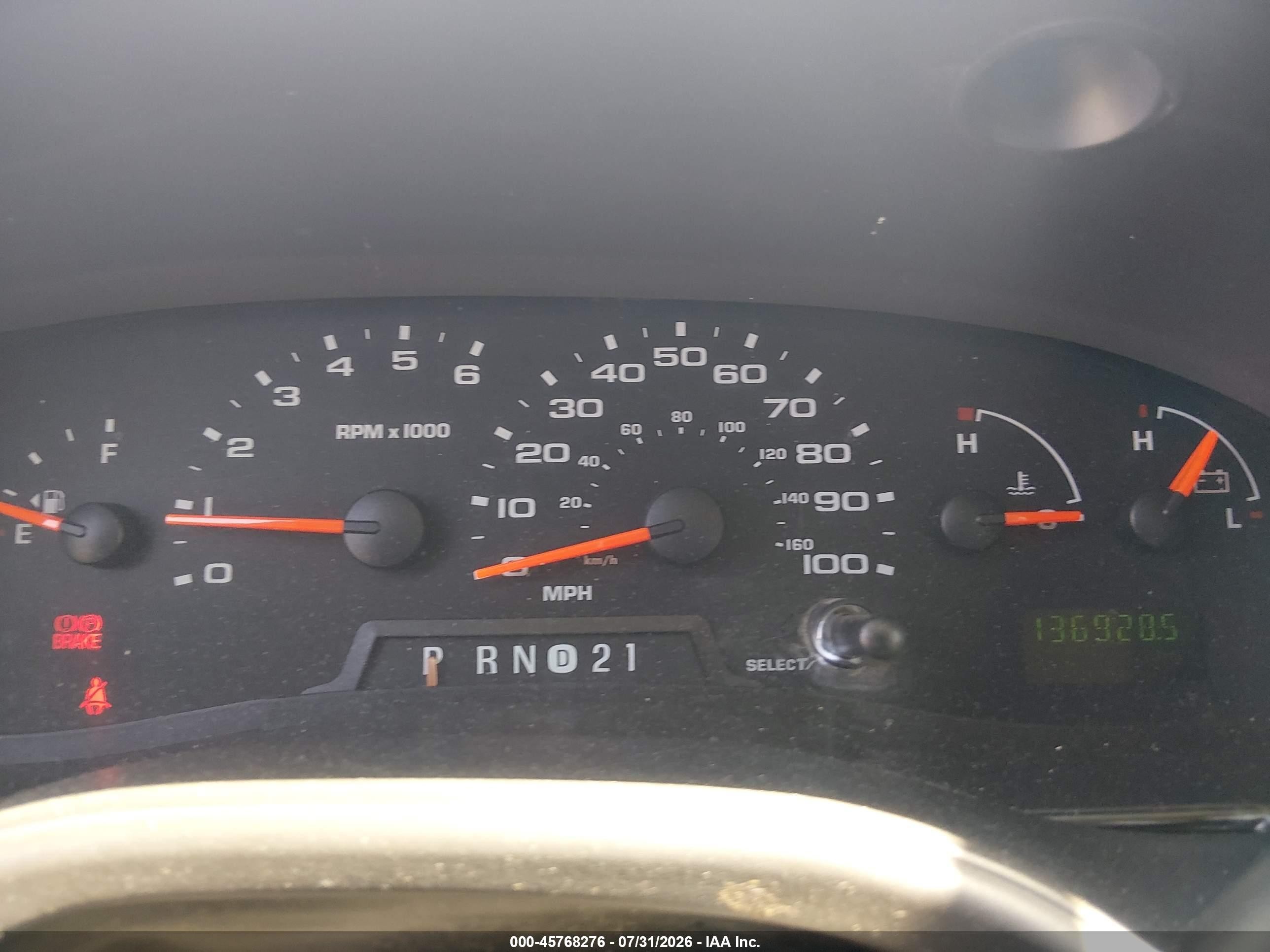 2006 Ford E-350 Super Duty Chateau/xl/xlt White vin: 1FBNE31L06DA43812
