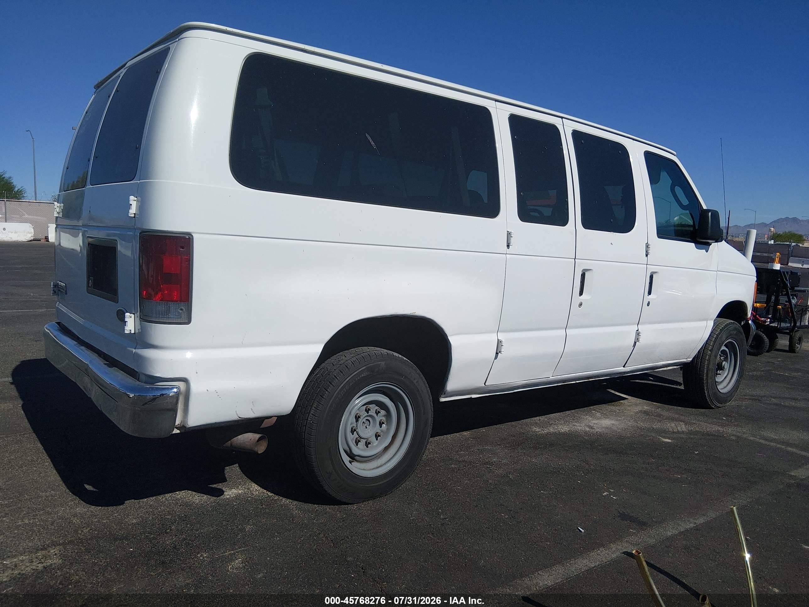 2006 Ford E-350 Super Duty Chateau/xl/xlt White vin: 1FBNE31L06DA43812