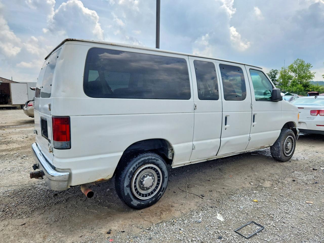 2006 Ford Econoline E350 Super Duty Wagon White vin: 1FBNE31L06HA16196