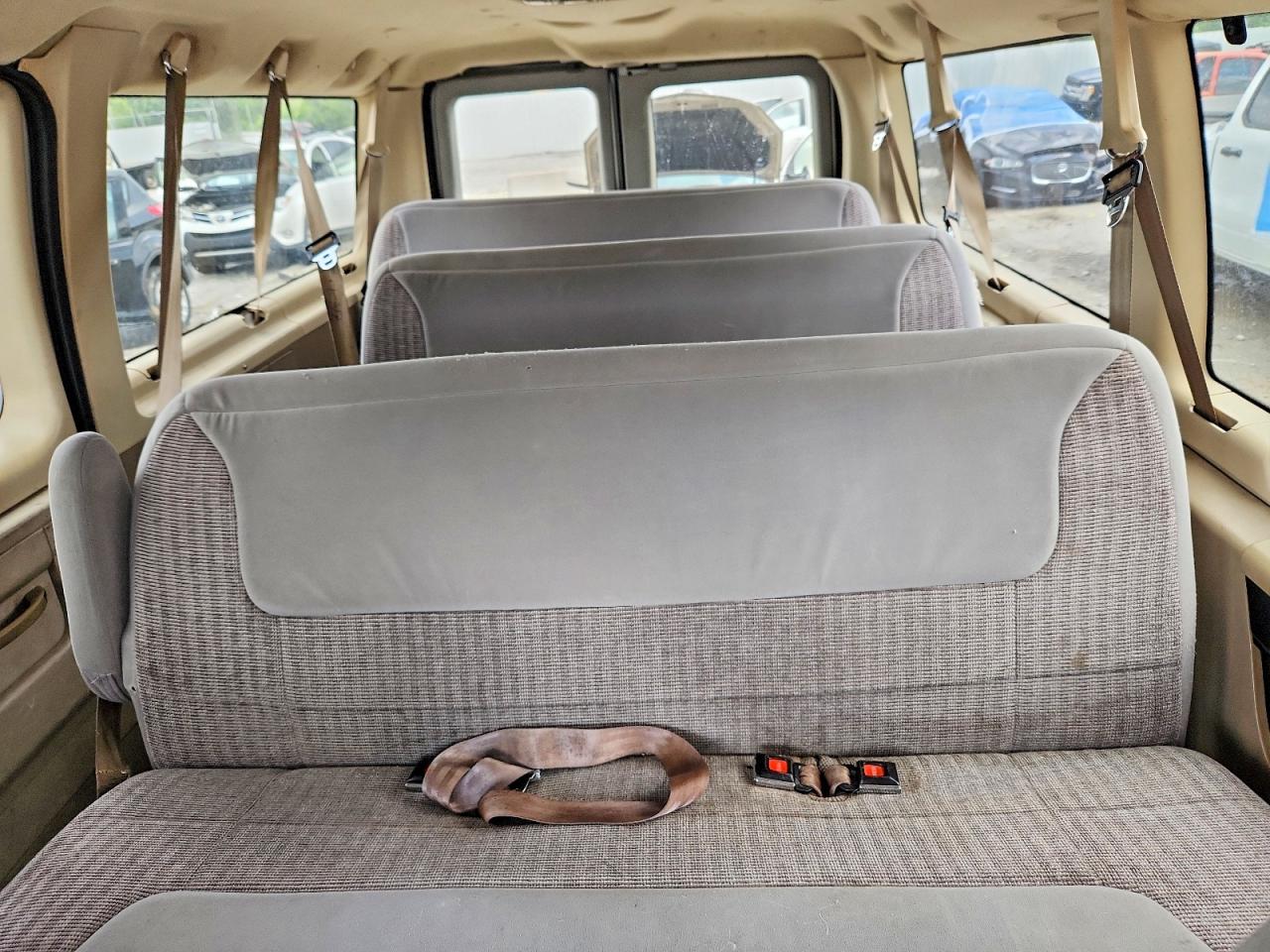 2006 Ford Econoline E350 Super Duty Wagon White vin: 1FBNE31L06HA16196