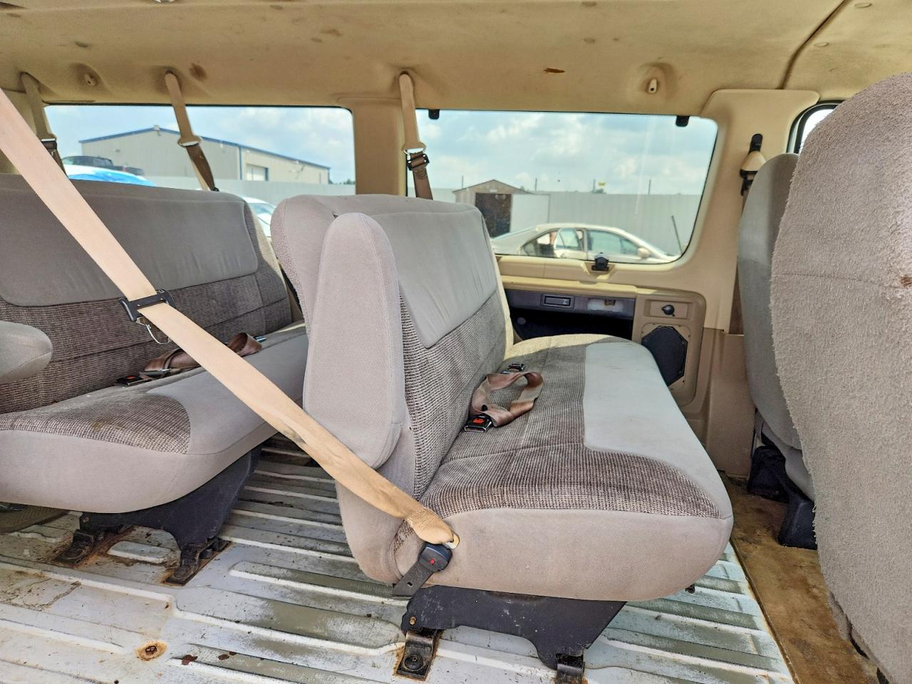 2006 Ford Econoline E350 Super Duty Wagon White vin: 1FBNE31L06HA16196