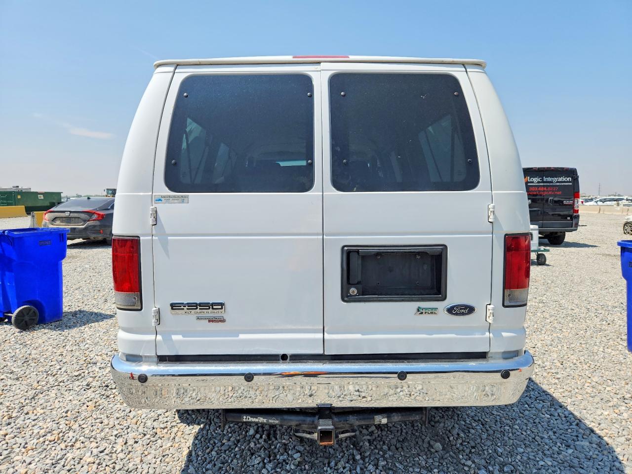 2009 Ford Econoline E350 Super Duty Wagon White vin: 1FBNE31L09DA74773