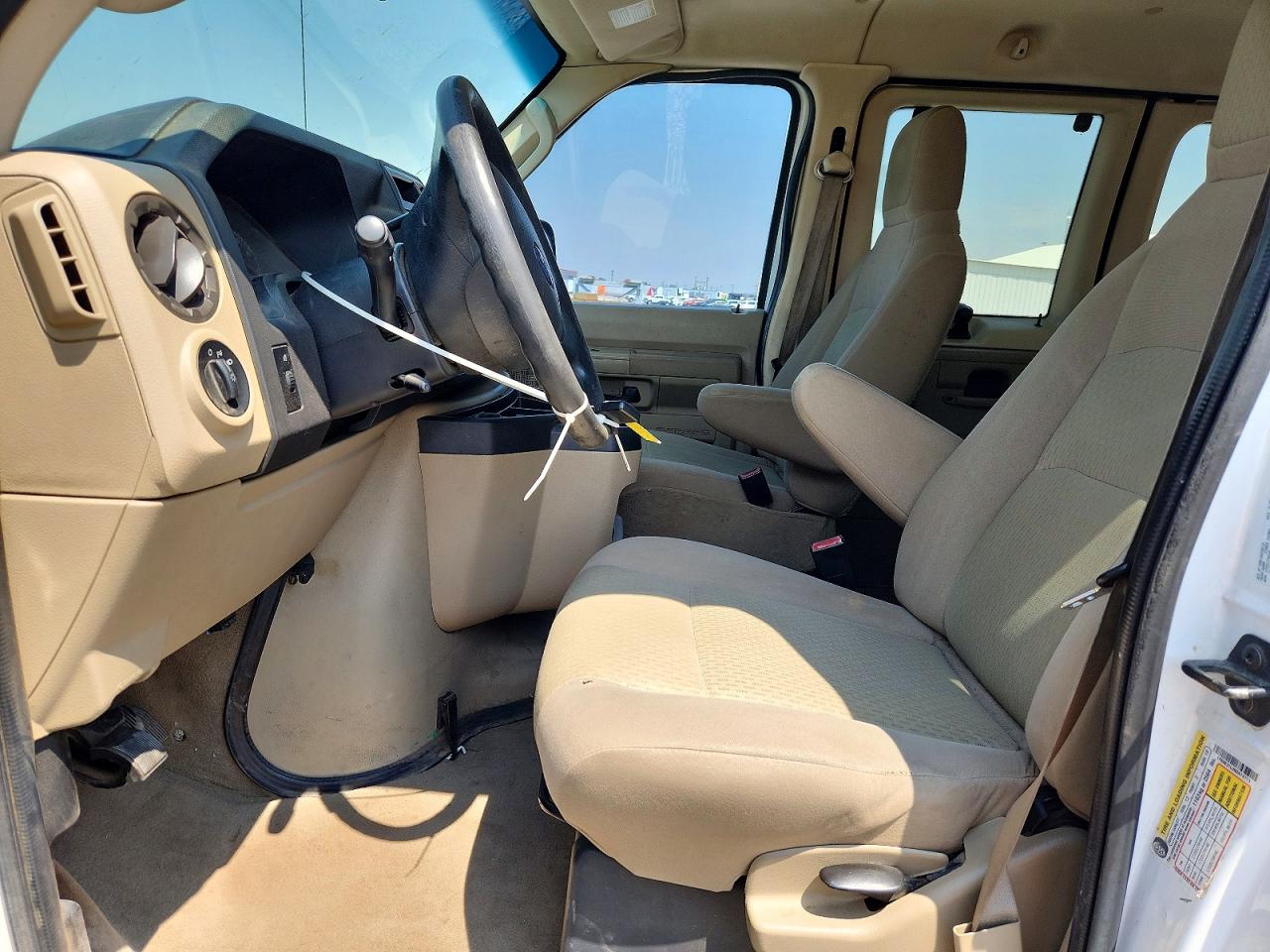 2009 Ford Econoline E350 Super Duty Wagon White vin: 1FBNE31L09DA74773
