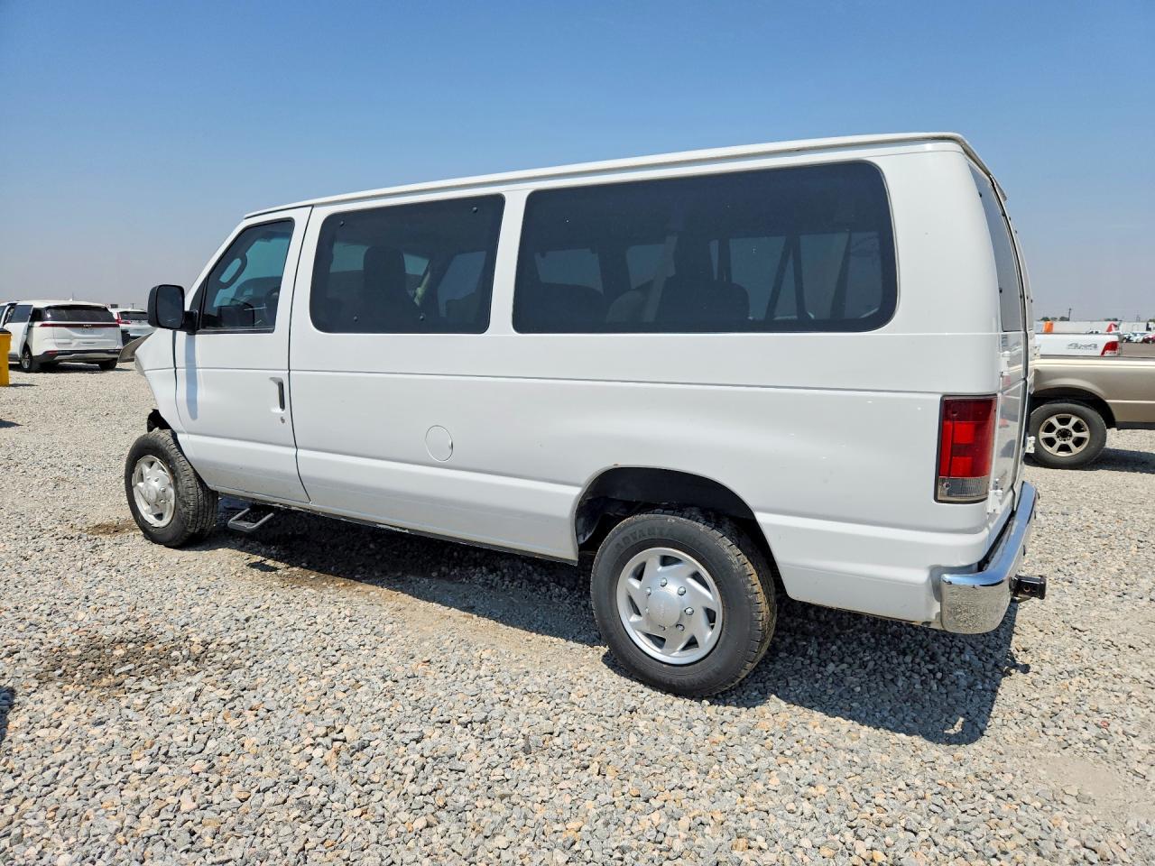 2009 Ford Econoline E350 Super Duty Wagon White vin: 1FBNE31L09DA74773