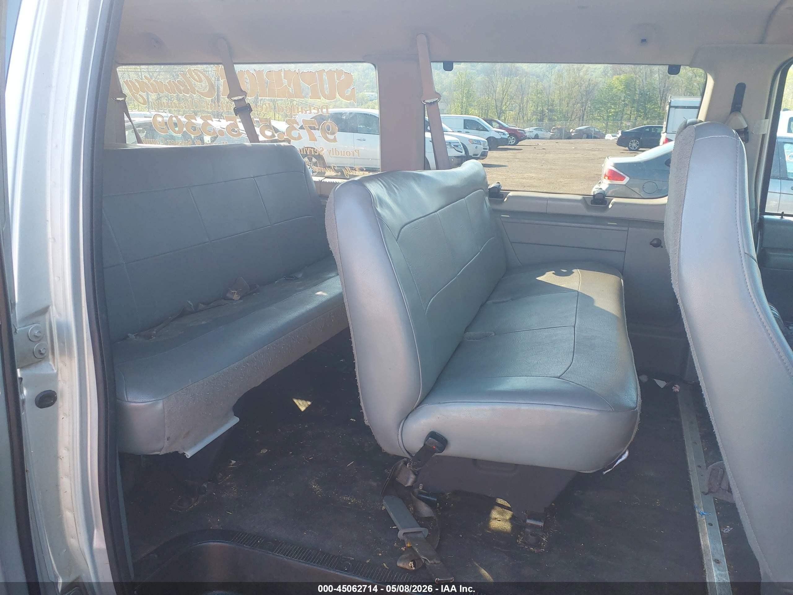 2005 Ford E-350 Super Duty   Silver vin: 1FBNE31L15HB43764