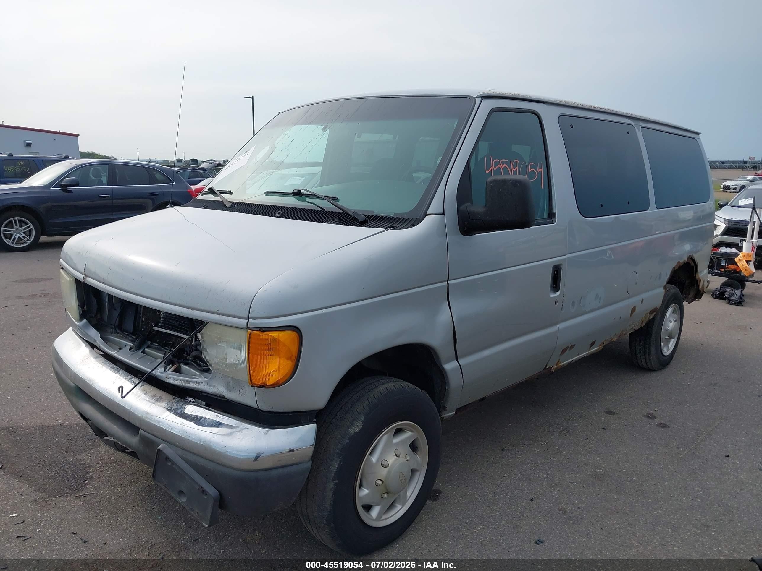 2006 Ford E-350 Super Duty Chateau/xl/xlt Silver vin: 1FBNE31L16DA99094