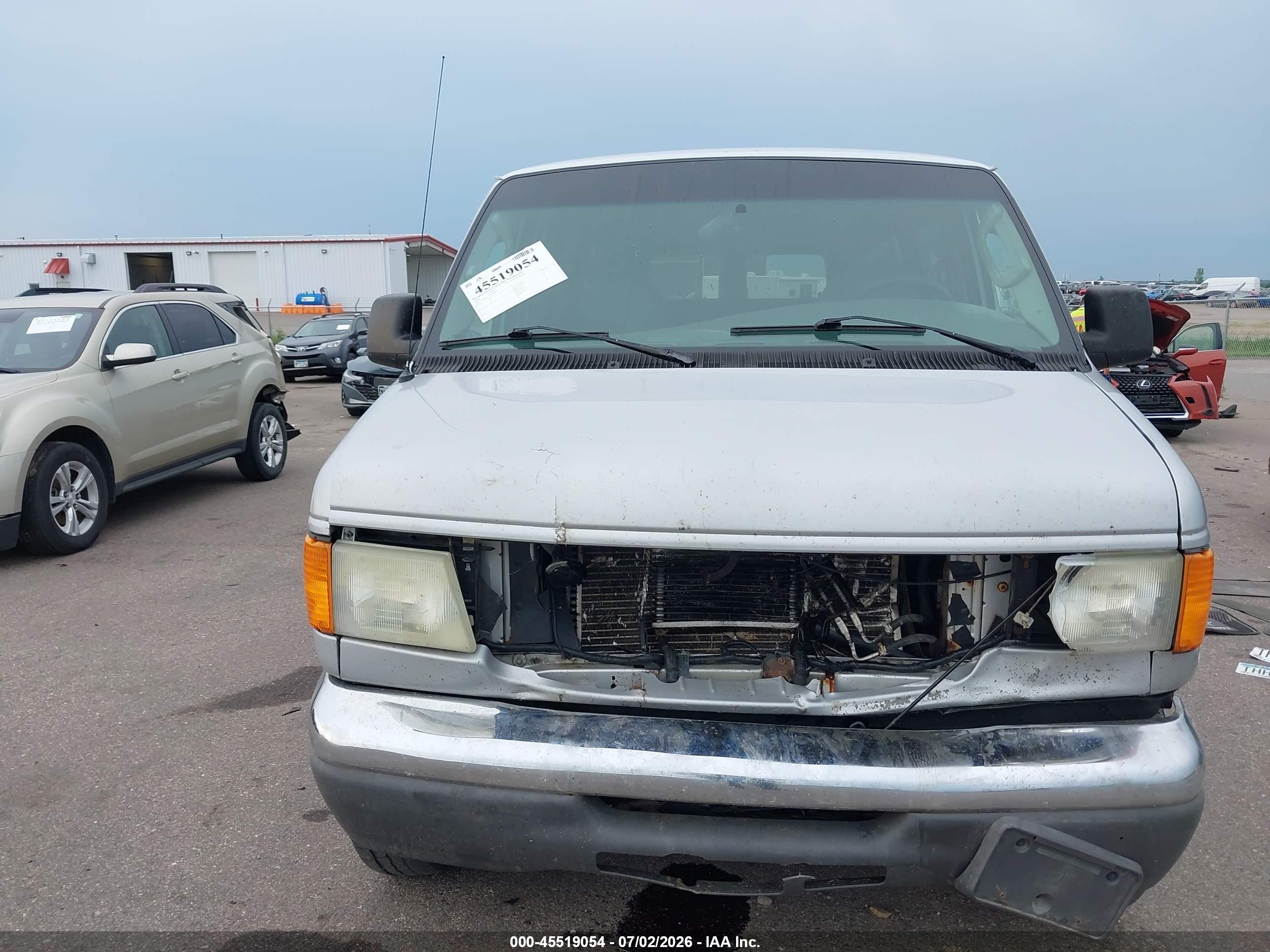2006 Ford E-350 Super Duty Chateau/xl/xlt Silver vin: 1FBNE31L16DA99094