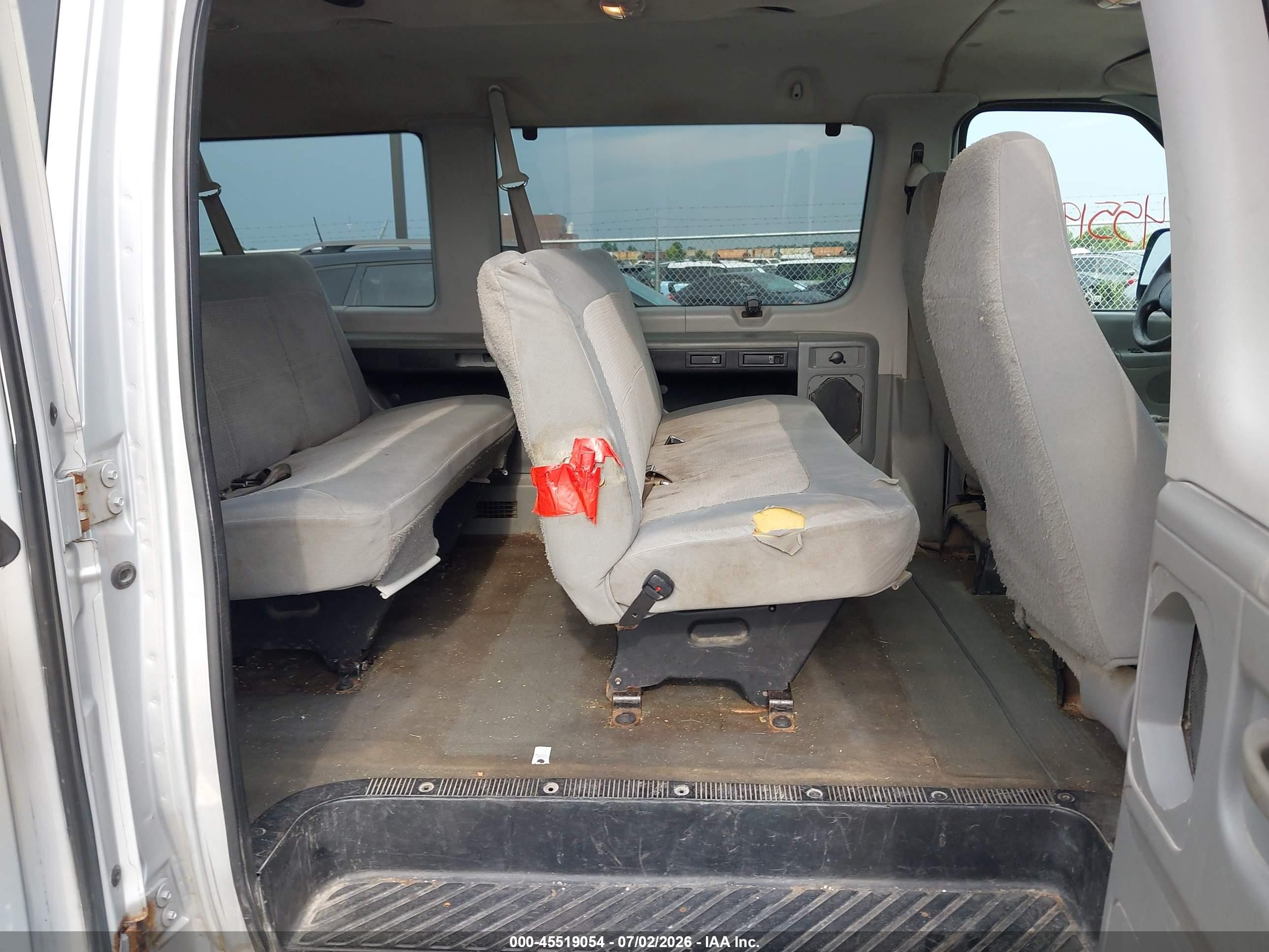 2006 Ford E-350 Super Duty Chateau/xl/xlt Silver vin: 1FBNE31L16DA99094
