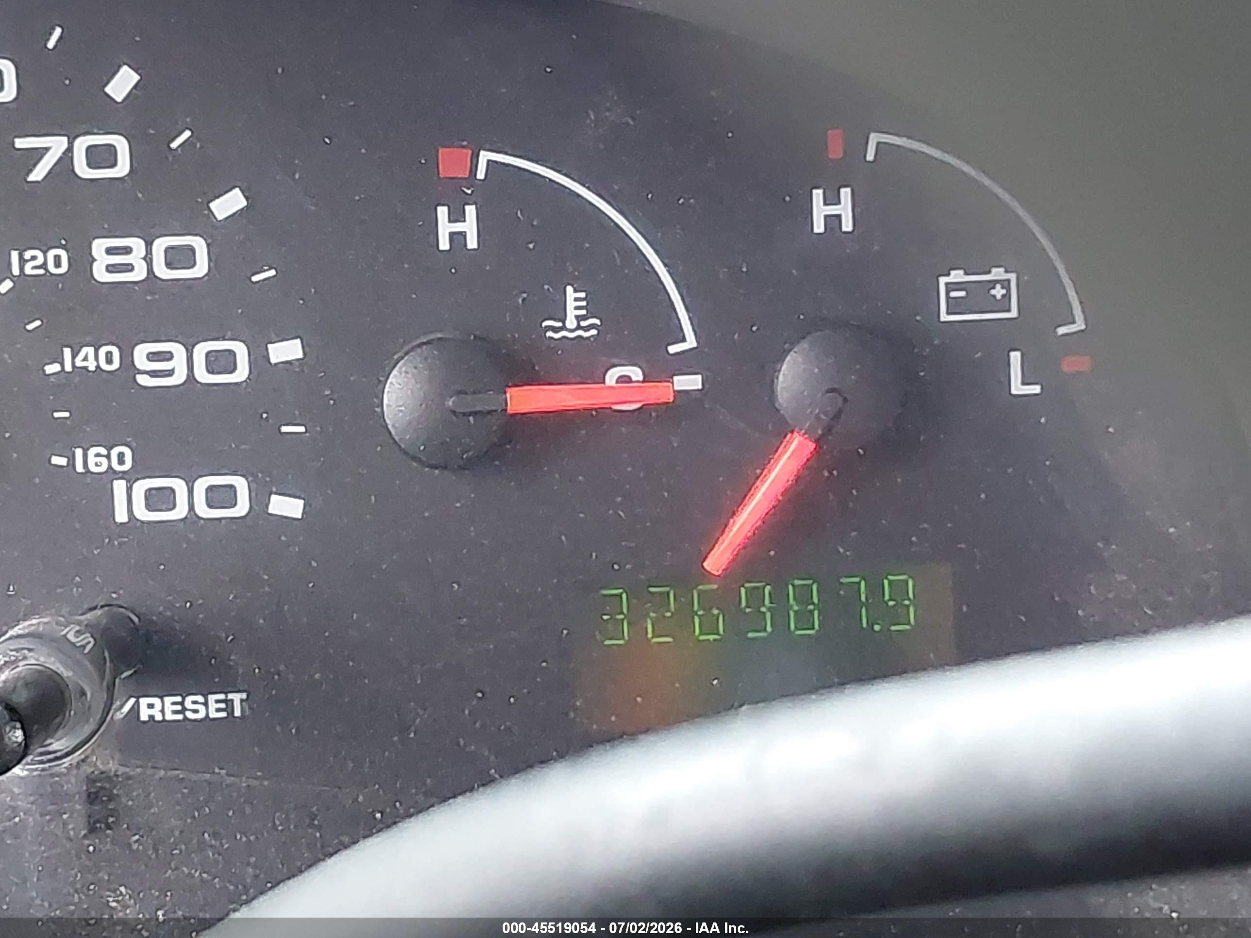 2006 Ford E-350 Super Duty Chateau/xl/xlt Silver vin: 1FBNE31L16DA99094