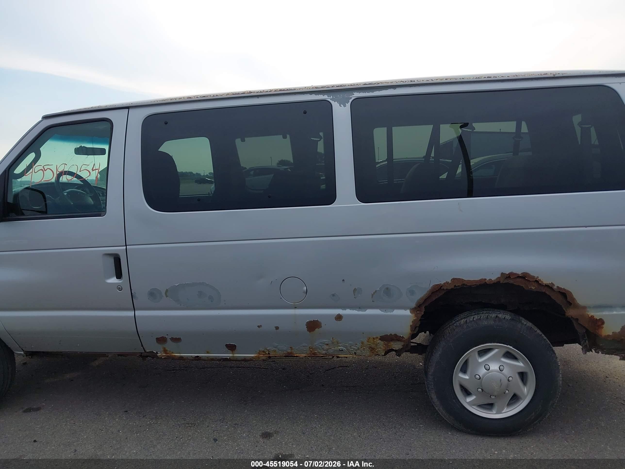 2006 Ford E-350 Super Duty Chateau/xl/xlt Silver vin: 1FBNE31L16DA99094