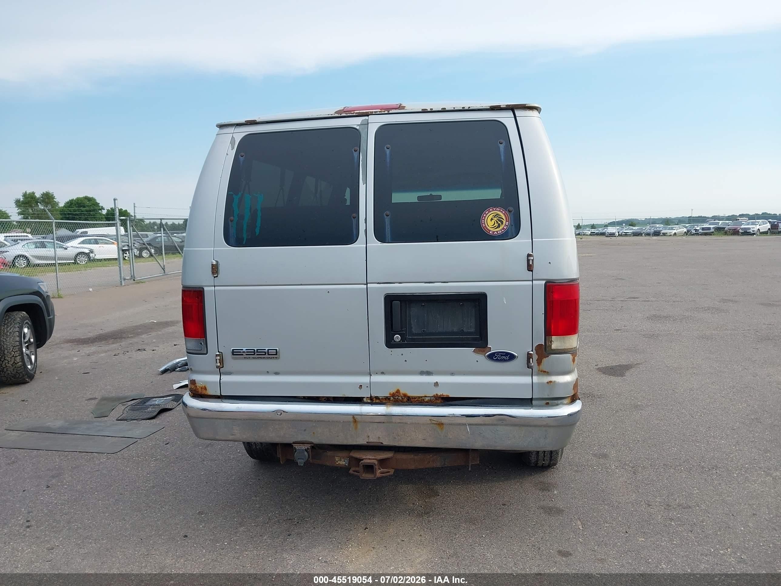 2006 Ford E-350 Super Duty Chateau/xl/xlt Silver vin: 1FBNE31L16DA99094