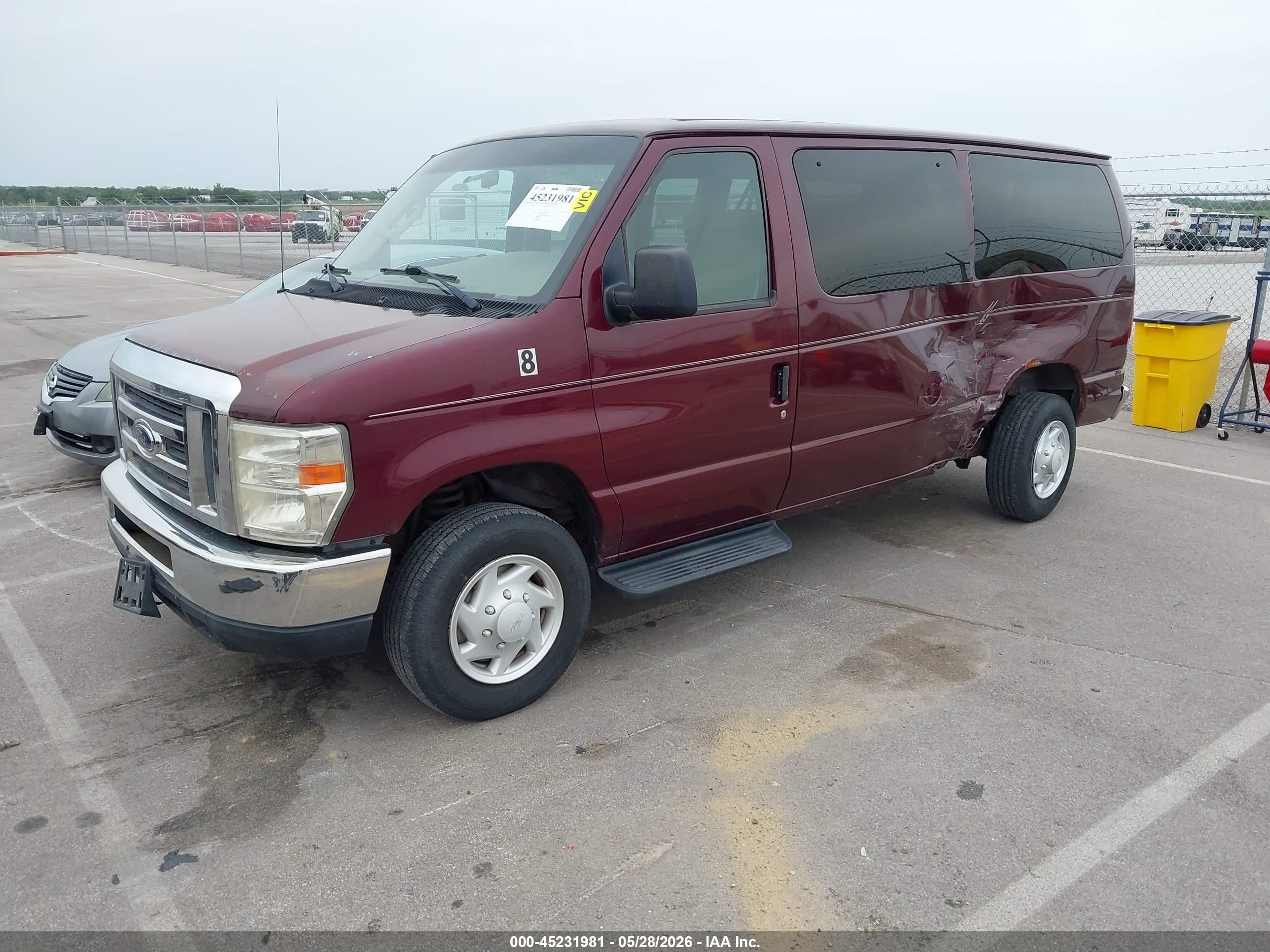 2008 Ford E-350 Super Duty Maroon vin: 1FBNE31L18DA80323