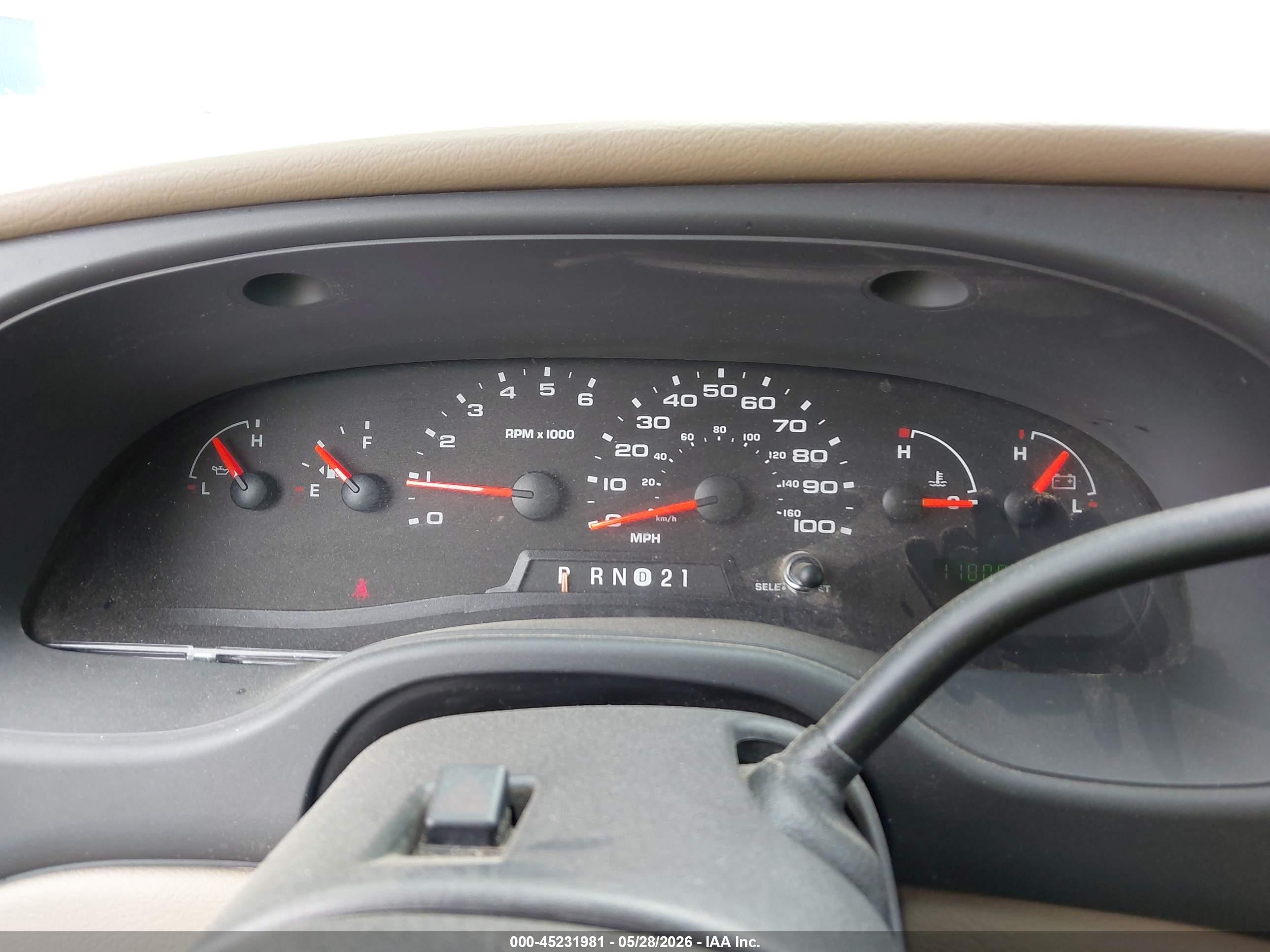 2008 Ford E-350 Super Duty Maroon vin: 1FBNE31L18DA80323