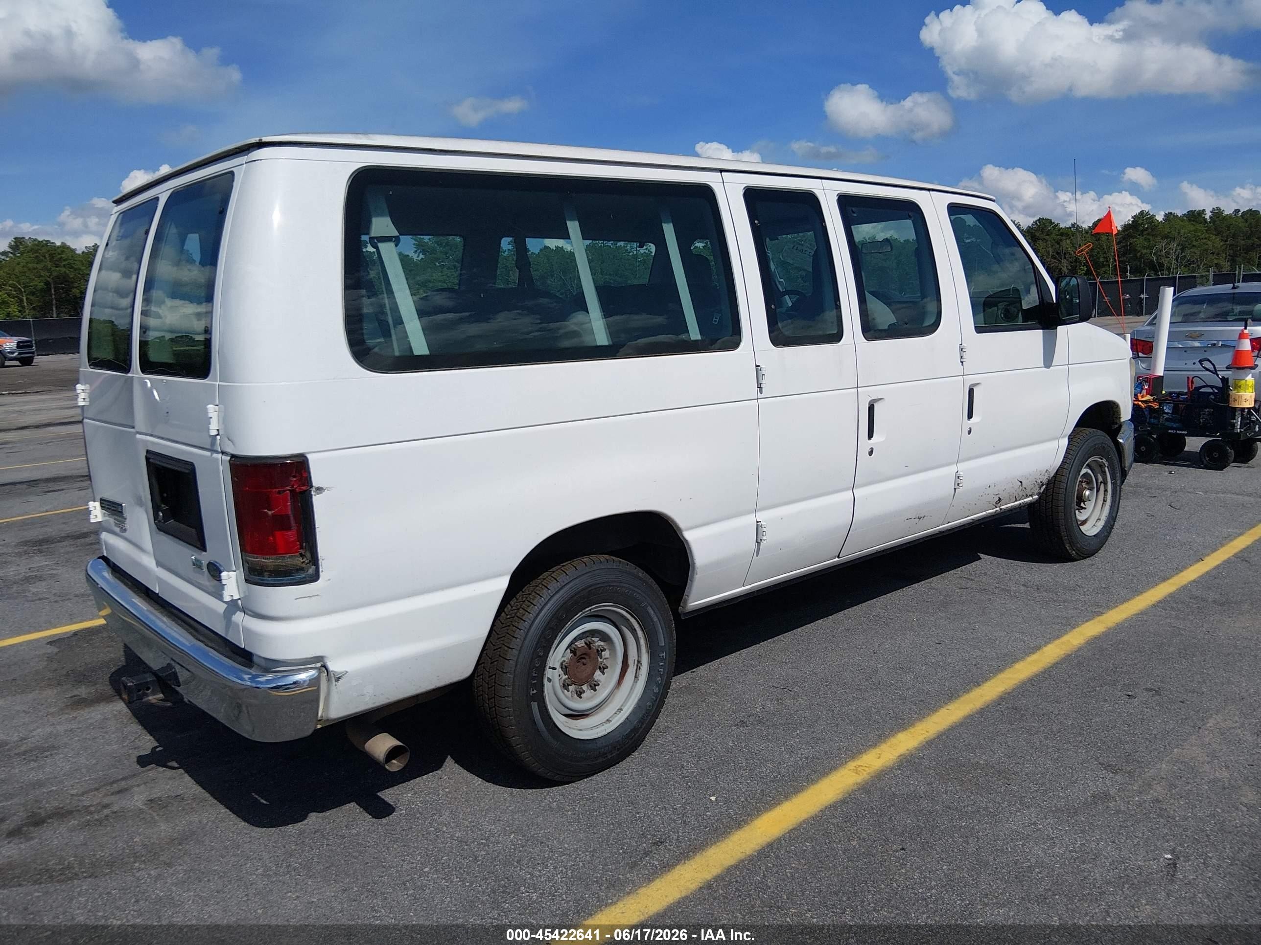 2009 Ford E-350 Super Duty Xl/xlt White vin: 1FBNE31L19DA11813