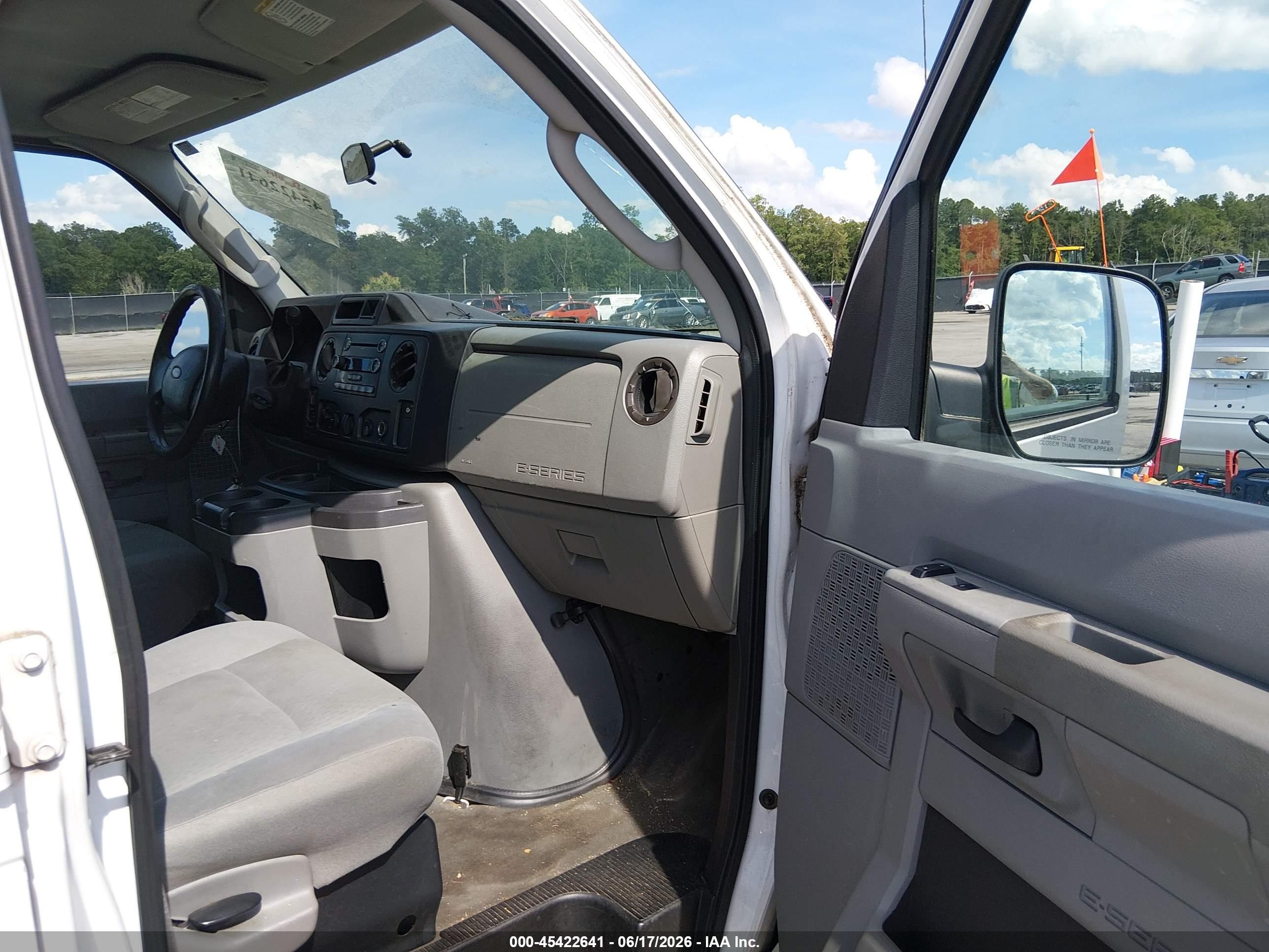 2009 Ford E-350 Super Duty Xl/xlt White vin: 1FBNE31L19DA11813