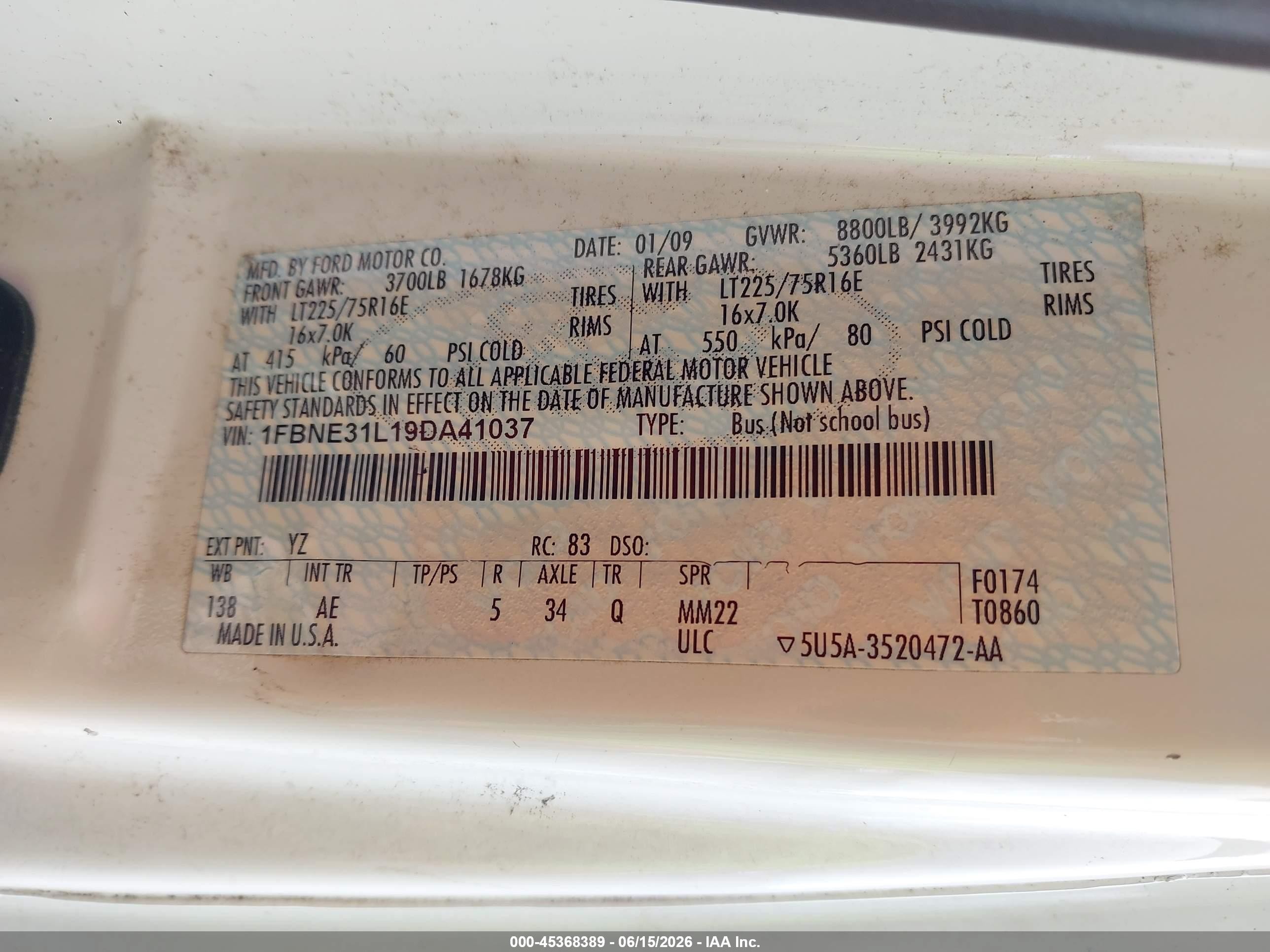 2009 Ford E-350 Super Duty   White vin: 1FBNE31L19DA41037