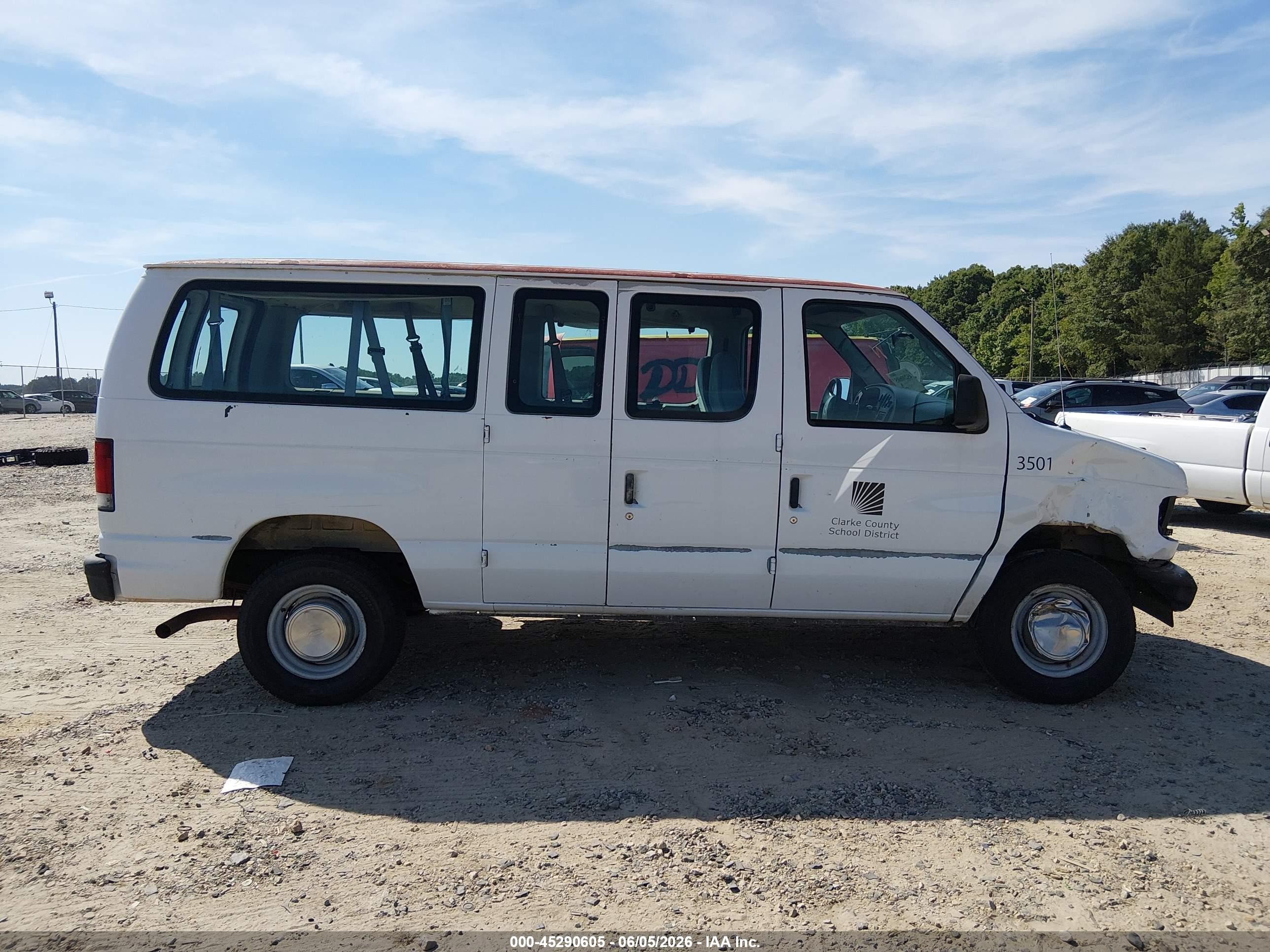 2003 Ford E-350 Super Duty Chateau/xl/xlt White vin: 1FBNE31L23HB41356