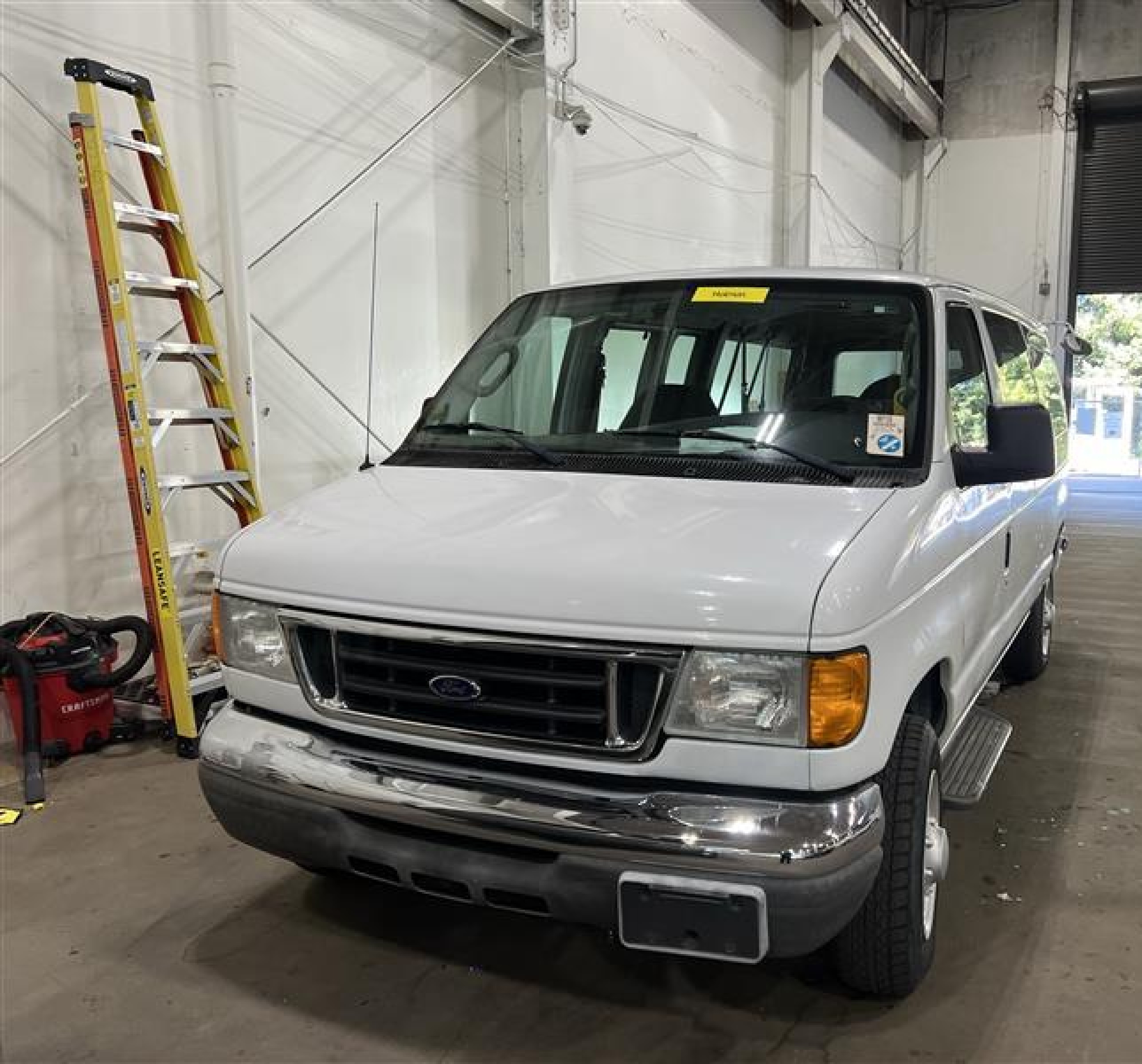 2007 Ford Econoline E350 Super Duty Wagon vin: 1FBNE31L27DA89398