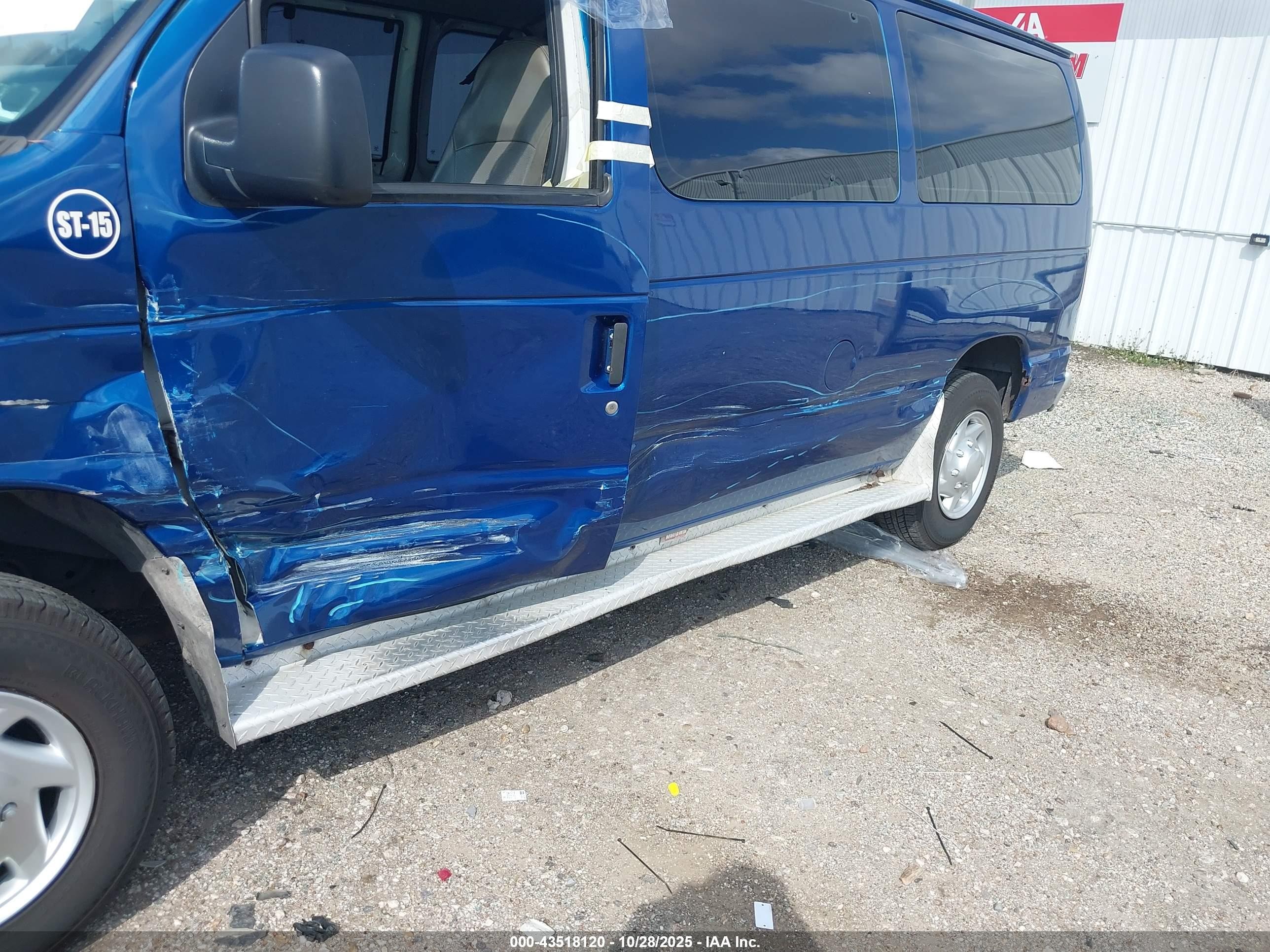 2008 Ford E-350 Super Duty Xl/xlt Blue vin: 1FBNE31L28DA94067