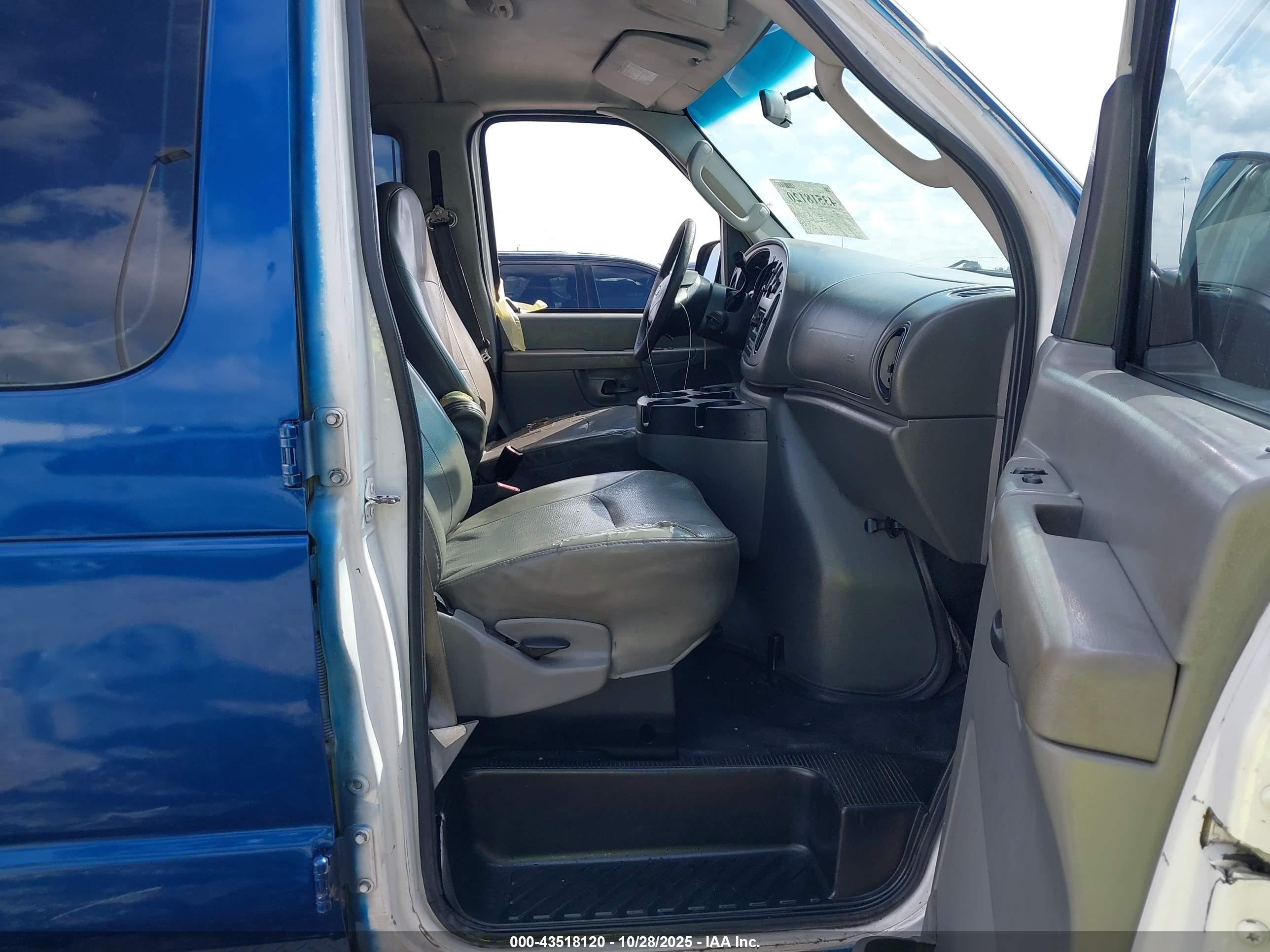 2008 Ford E-350 Super Duty Xl/xlt Blue vin: 1FBNE31L28DA94067