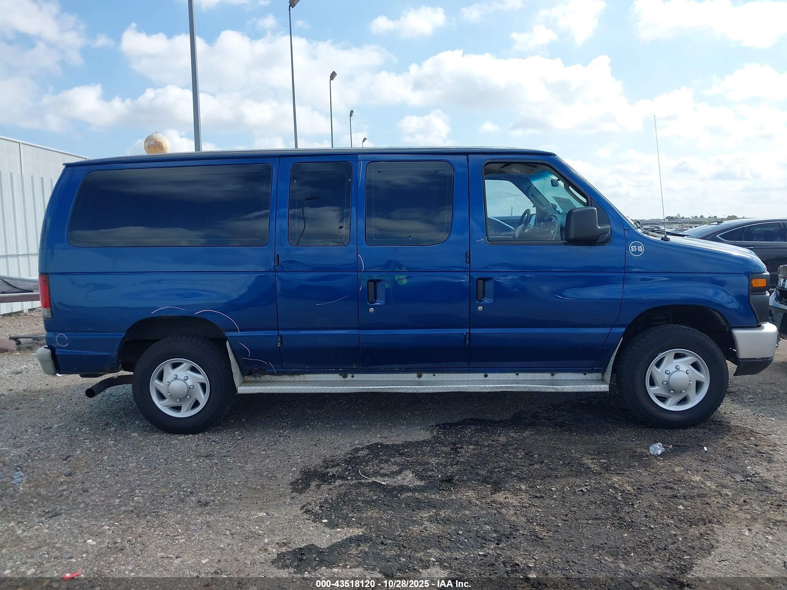 2008 Ford E-350 Super Duty Xl/xlt Blue vin: 1FBNE31L28DA94067