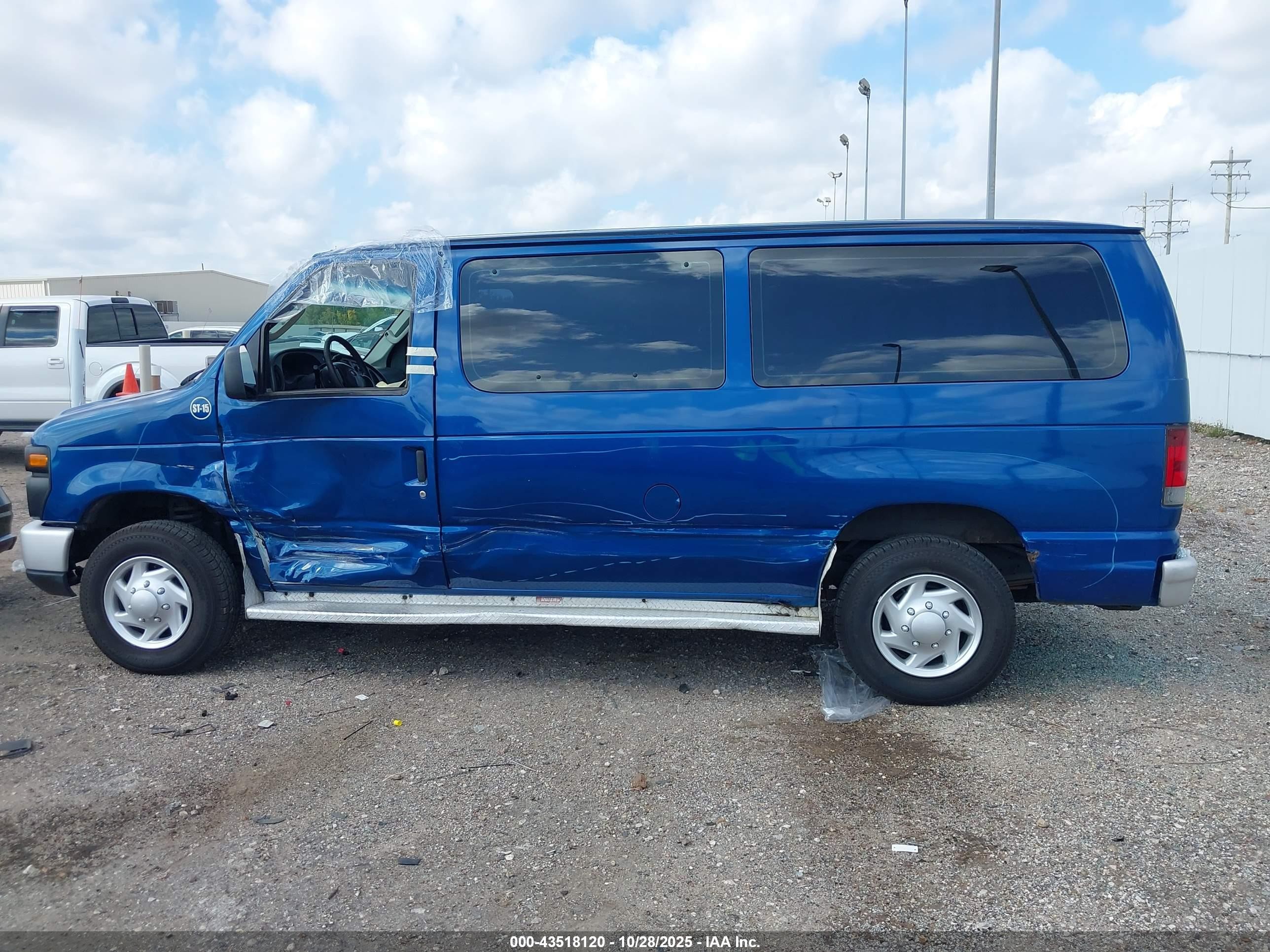 2008 Ford E-350 Super Duty Xl/xlt Blue vin: 1FBNE31L28DA94067