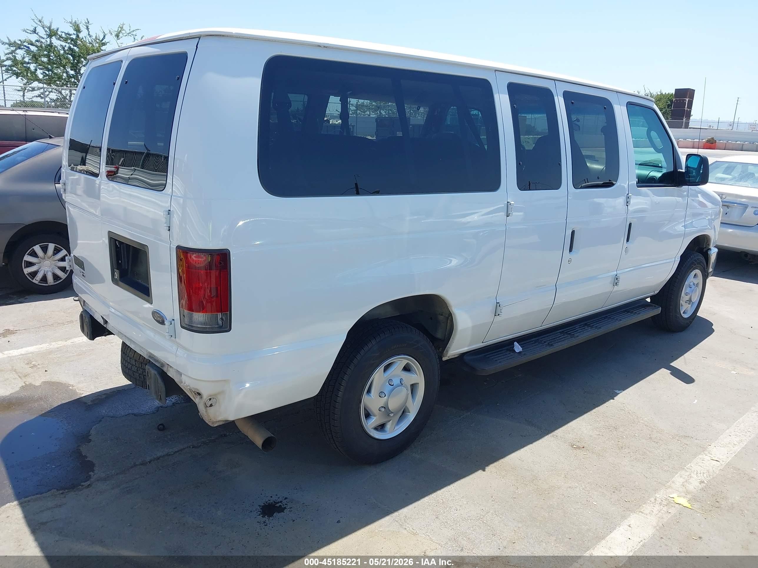 2008 Ford E-350 Super Duty Xl/xlt White vin: 1FBNE31L28DB37872