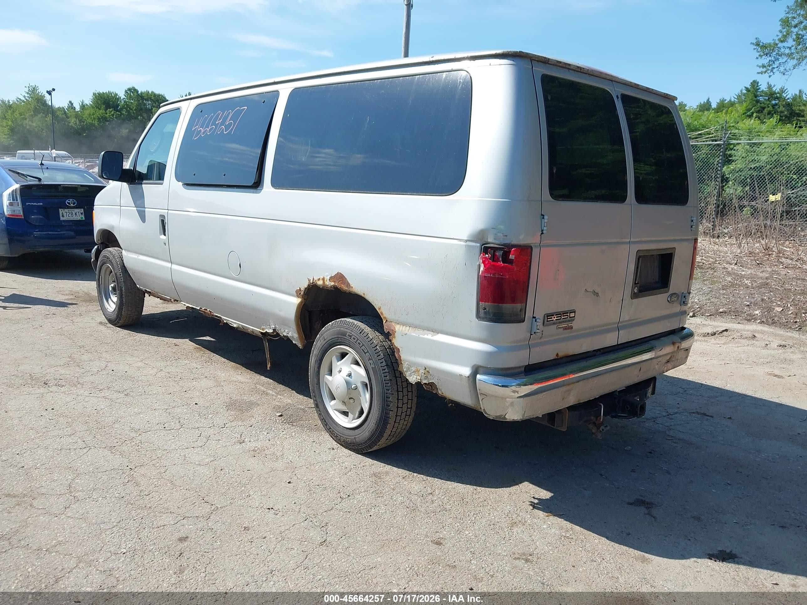 2007 Ford E-350 Super Duty Xl/xlt Silver vin: 1FBNE31L37DA84923