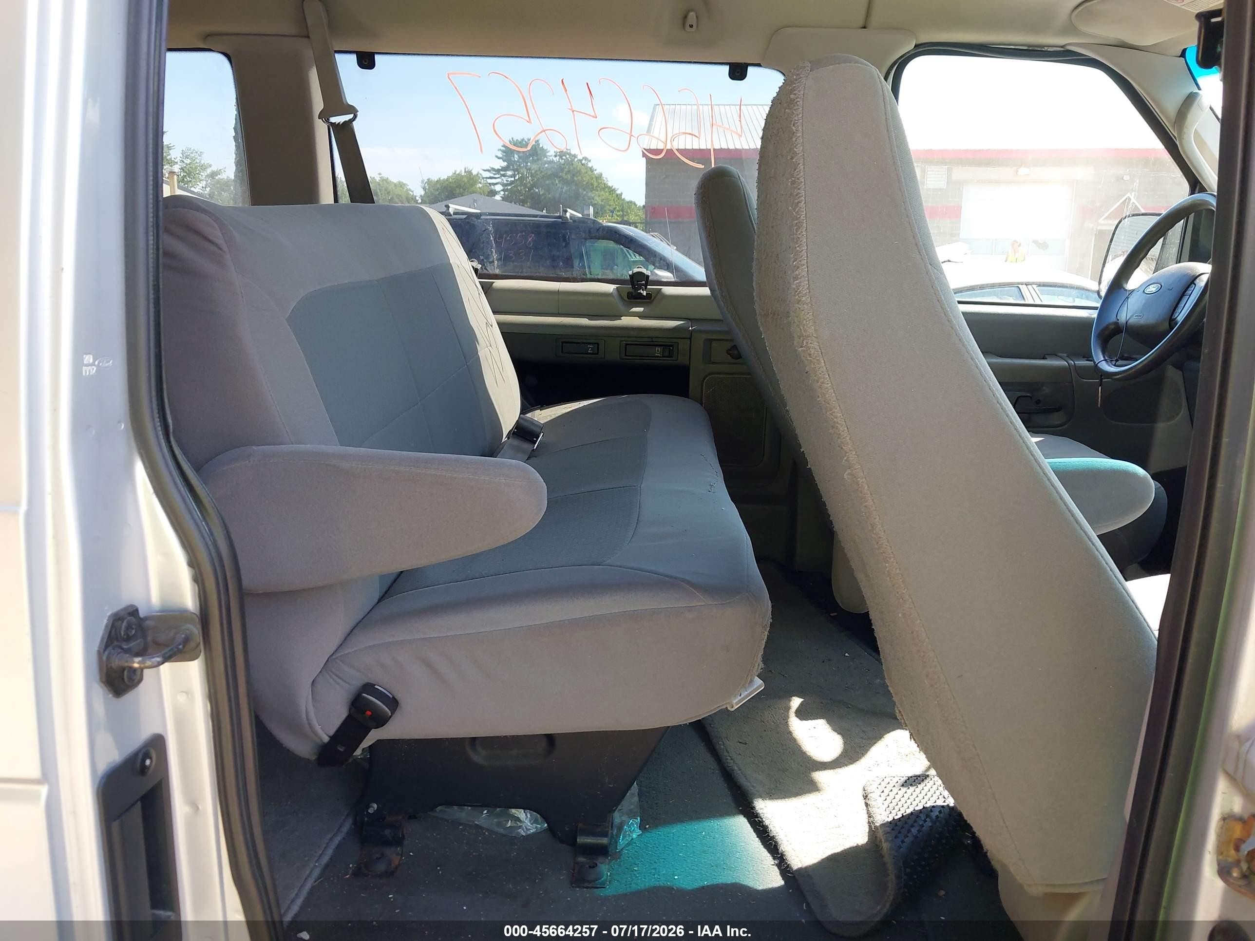 2007 Ford E-350 Super Duty Xl/xlt Silver vin: 1FBNE31L37DA84923