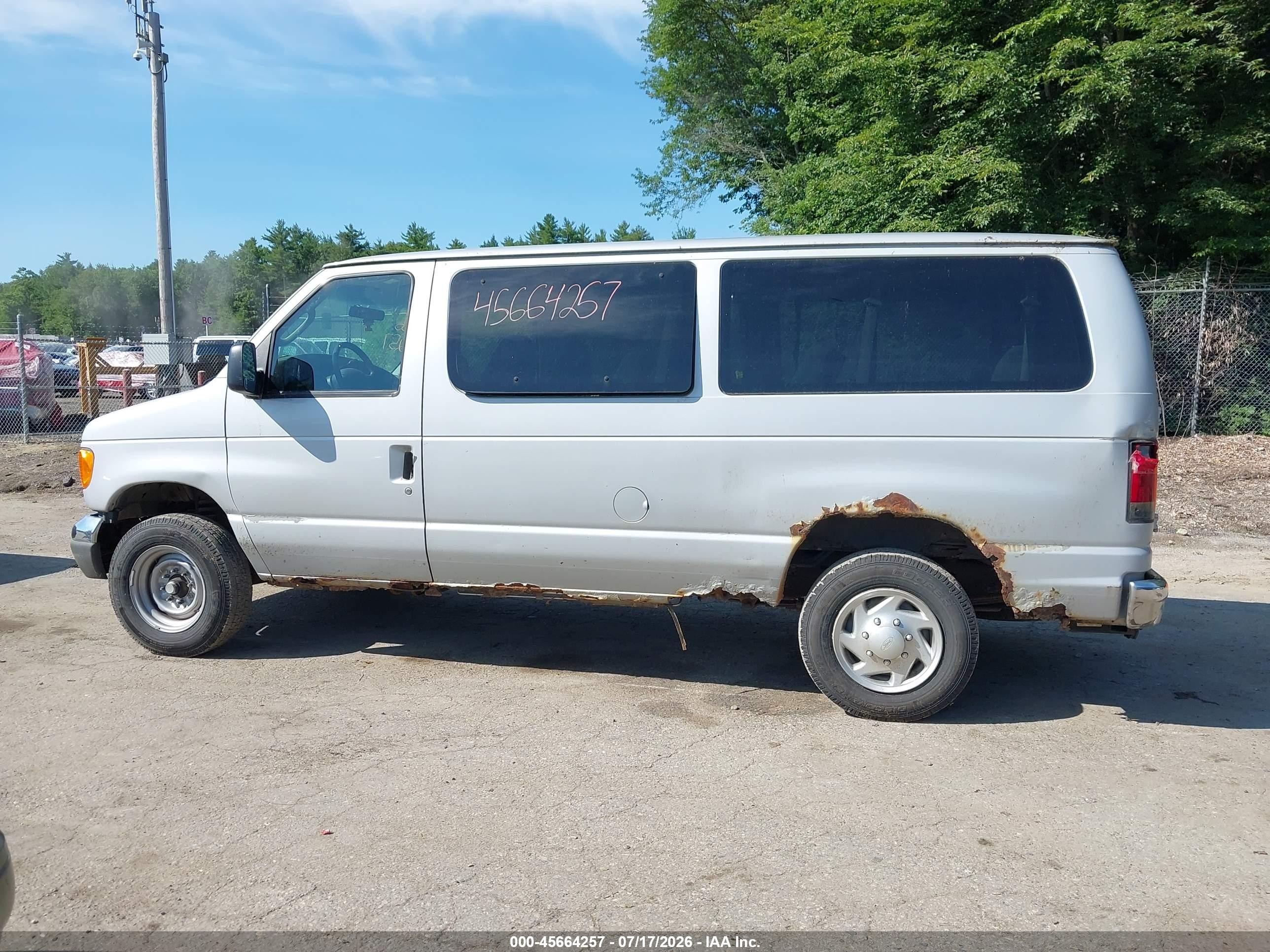 2007 Ford E-350 Super Duty Xl/xlt Silver vin: 1FBNE31L37DA84923