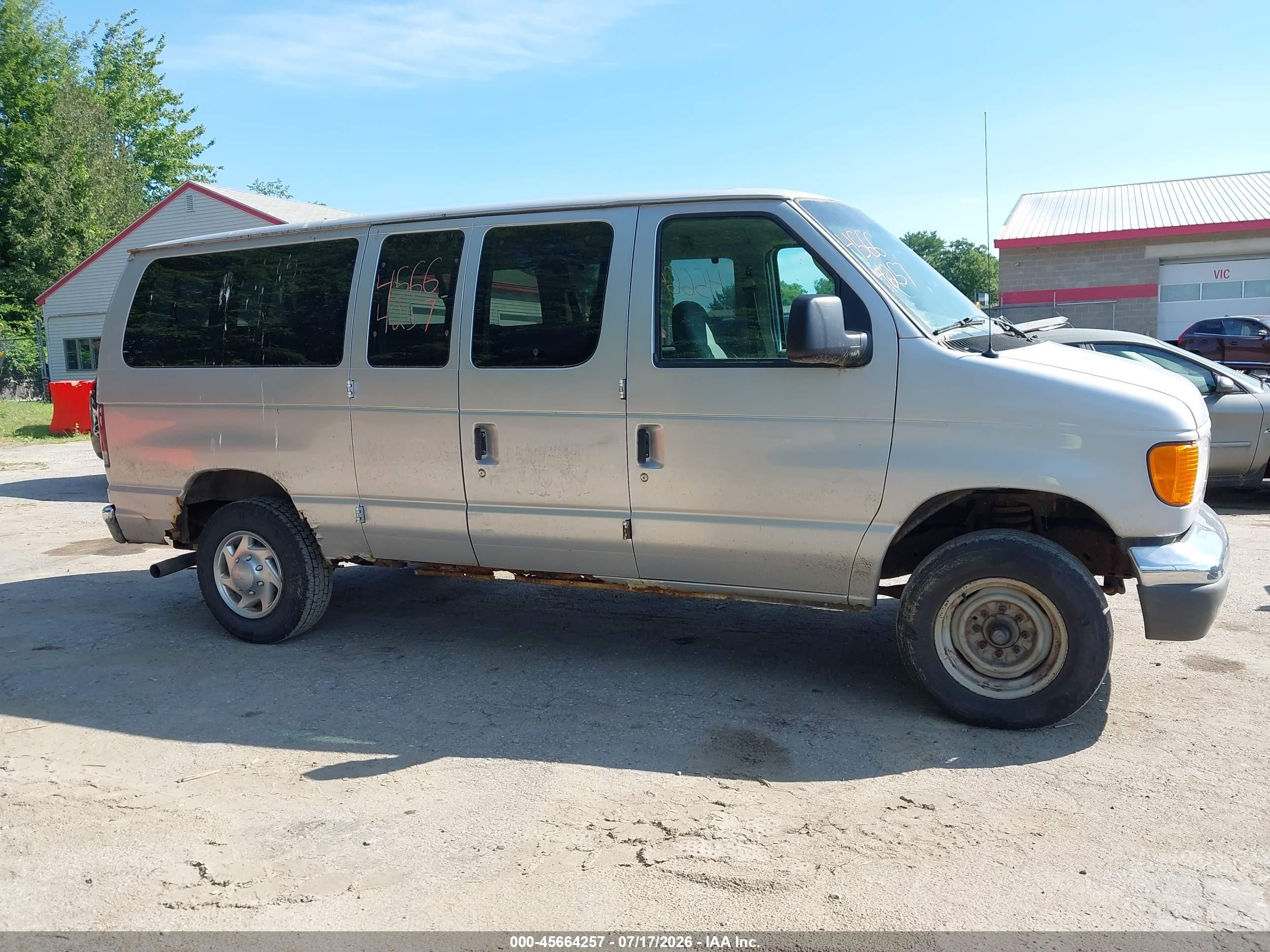 2007 Ford E-350 Super Duty Xl/xlt Silver vin: 1FBNE31L37DA84923